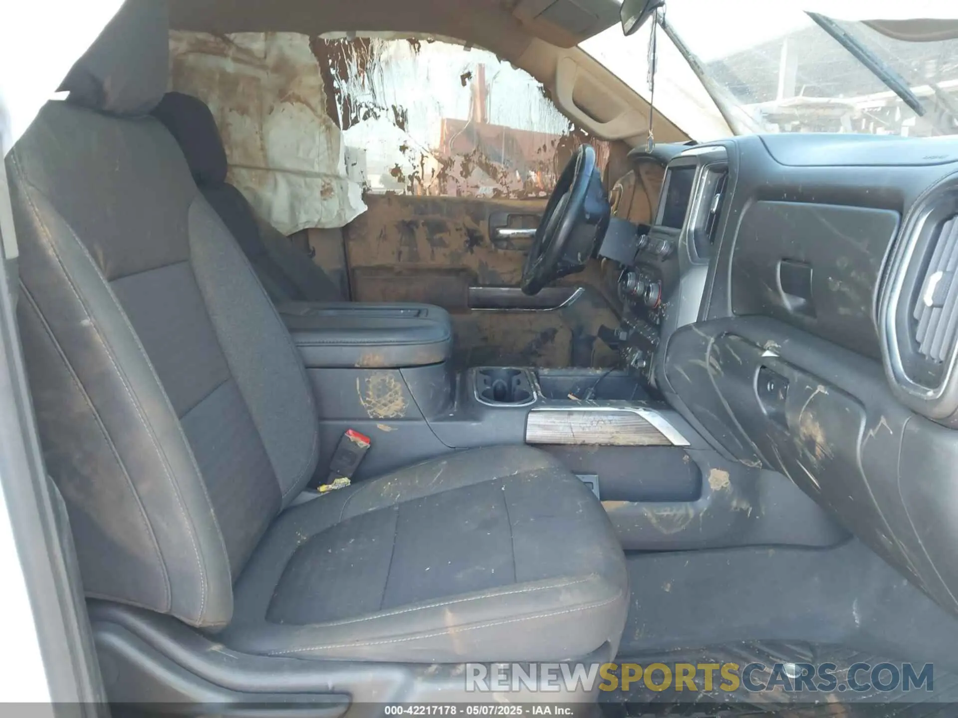 5 Photograph of a damaged car 3GCUYEED4MG268442 CHEVROLET SILVERADO 1500 2021