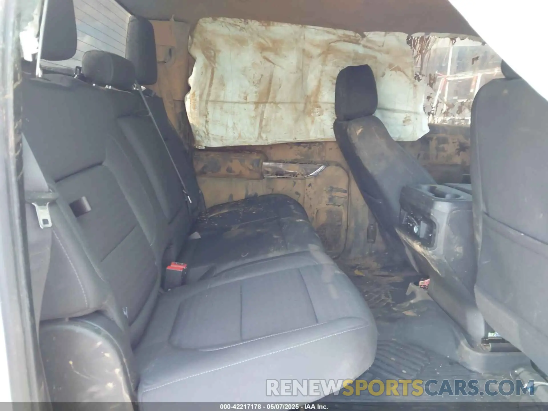 8 Photograph of a damaged car 3GCUYEED4MG268442 CHEVROLET SILVERADO 1500 2021