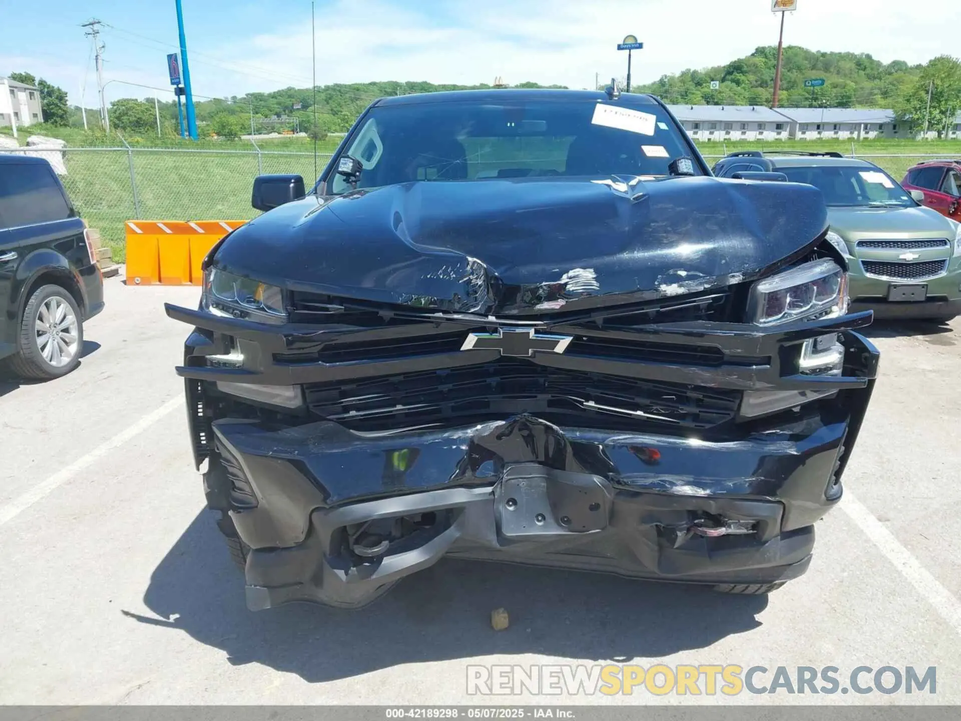 12 Photograph of a damaged car 3GCUYEEDXMG255551 CHEVROLET SILVERADO 1500 2021