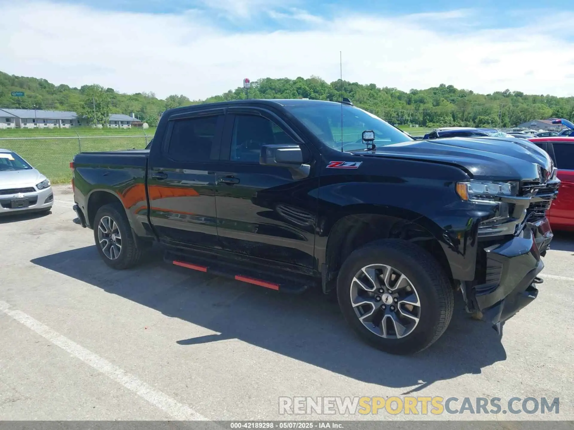 13 Photograph of a damaged car 3GCUYEEDXMG255551 CHEVROLET SILVERADO 1500 2021
