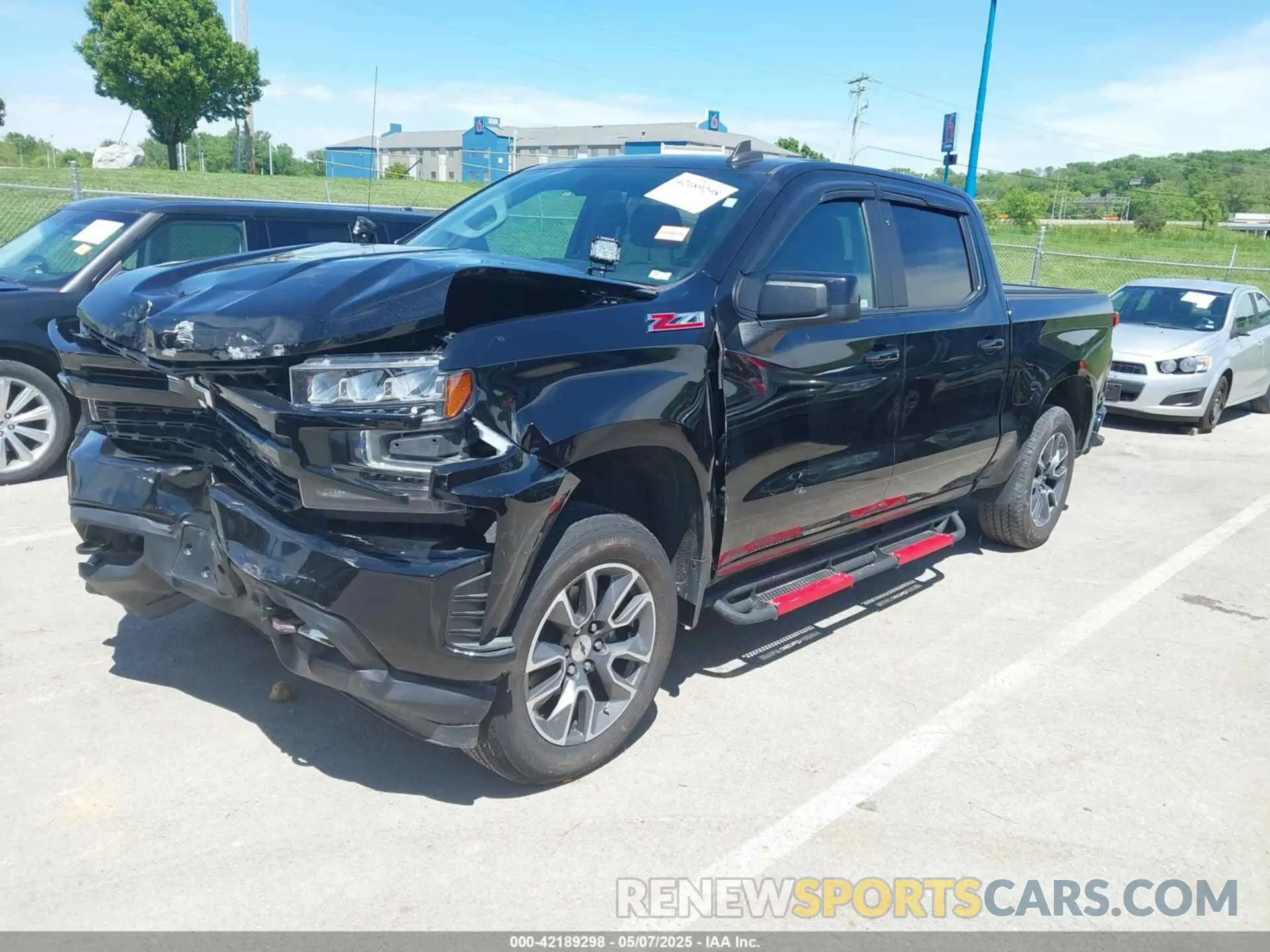 2 Photograph of a damaged car 3GCUYEEDXMG255551 CHEVROLET SILVERADO 1500 2021