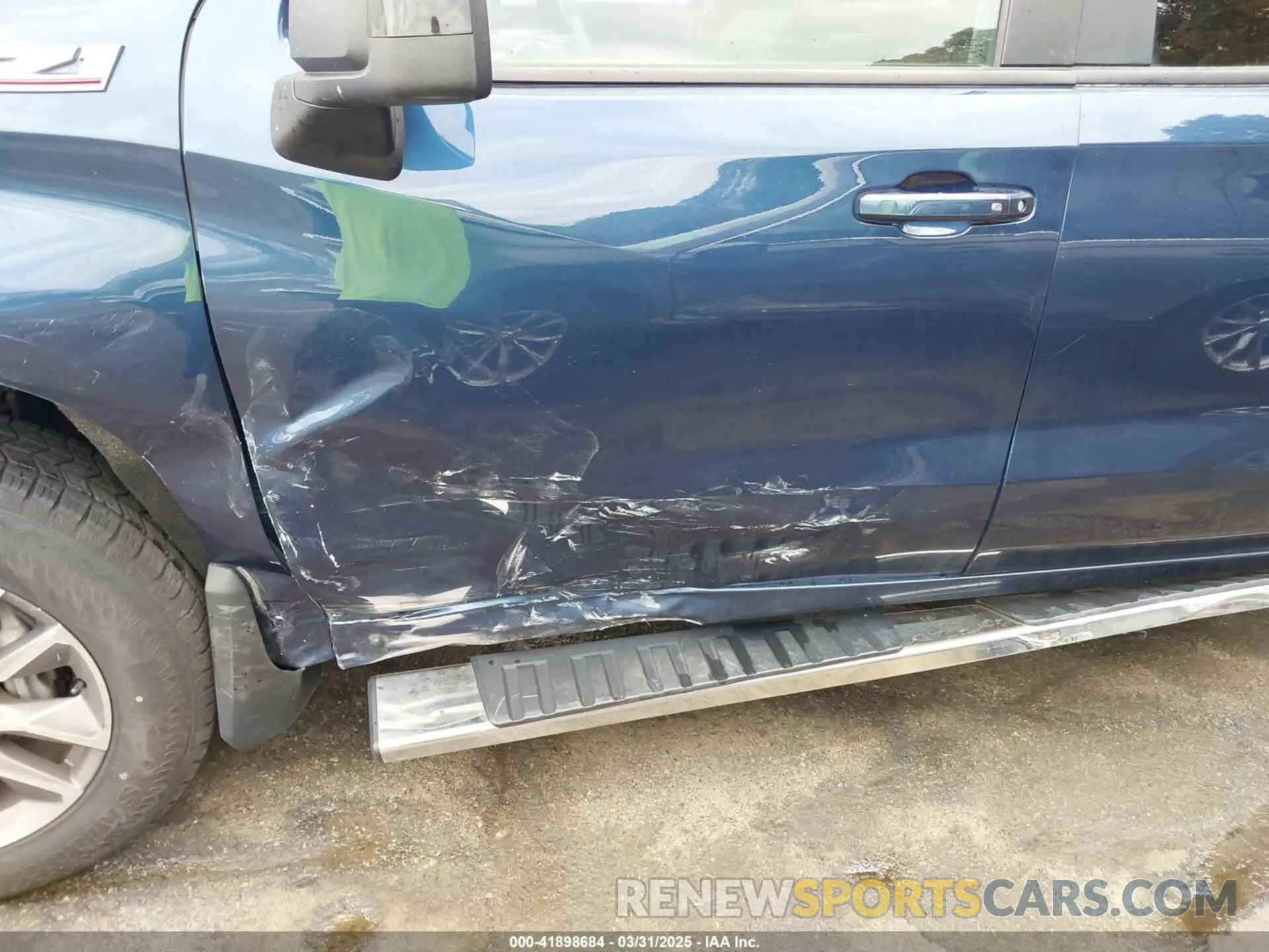 17 Photograph of a damaged car 3GCUYEEDXMG322939 CHEVROLET SILVERADO 1500 2021