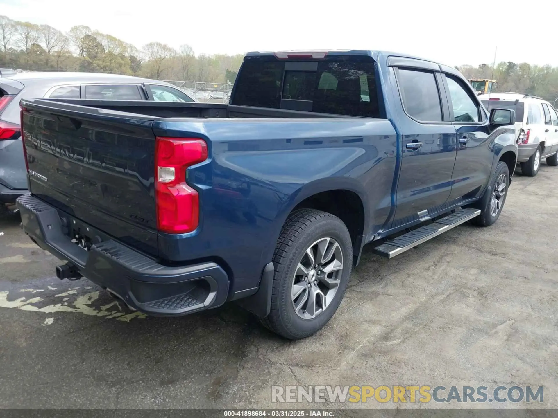 4 Photograph of a damaged car 3GCUYEEDXMG322939 CHEVROLET SILVERADO 1500 2021