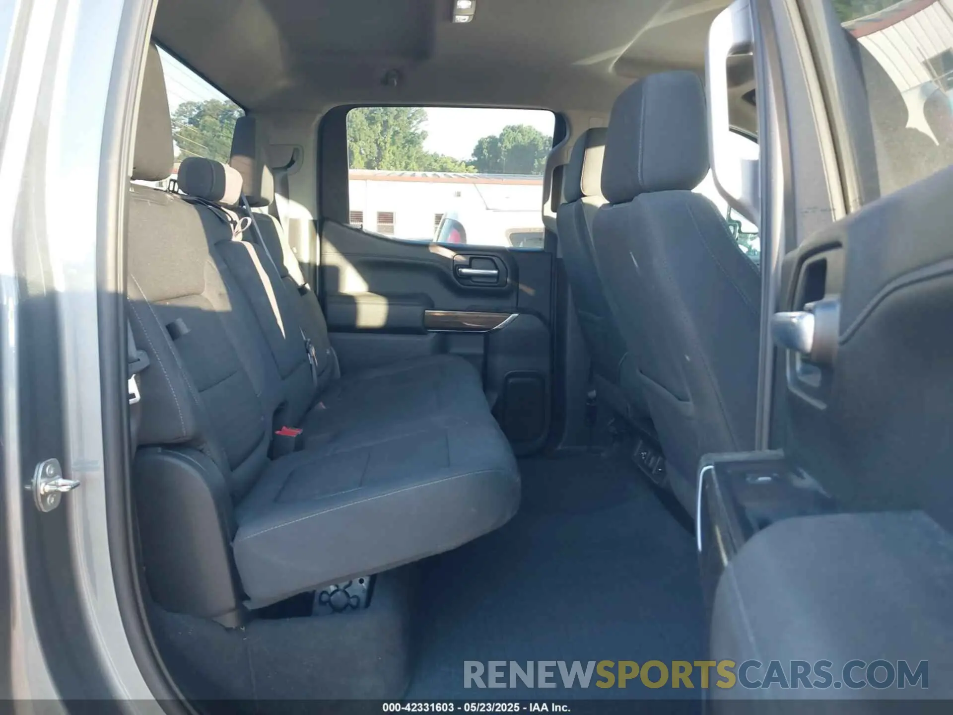 8 Photograph of a damaged car 3GCUYEET3MG115882 CHEVROLET SILVERADO 1500 2021