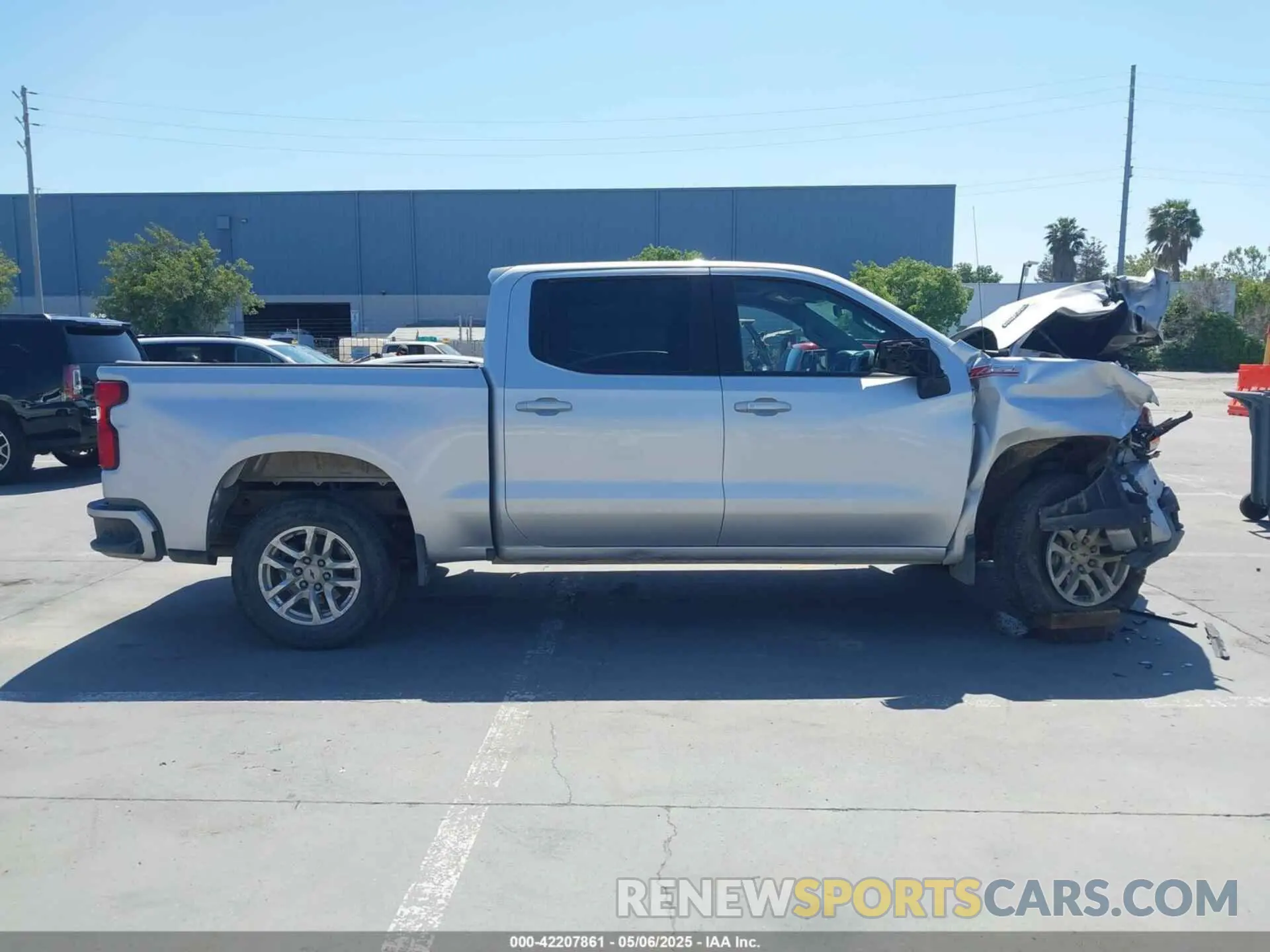 12 Photograph of a damaged car 3GCUYEET4MG138815 CHEVROLET SILVERADO 1500 2021