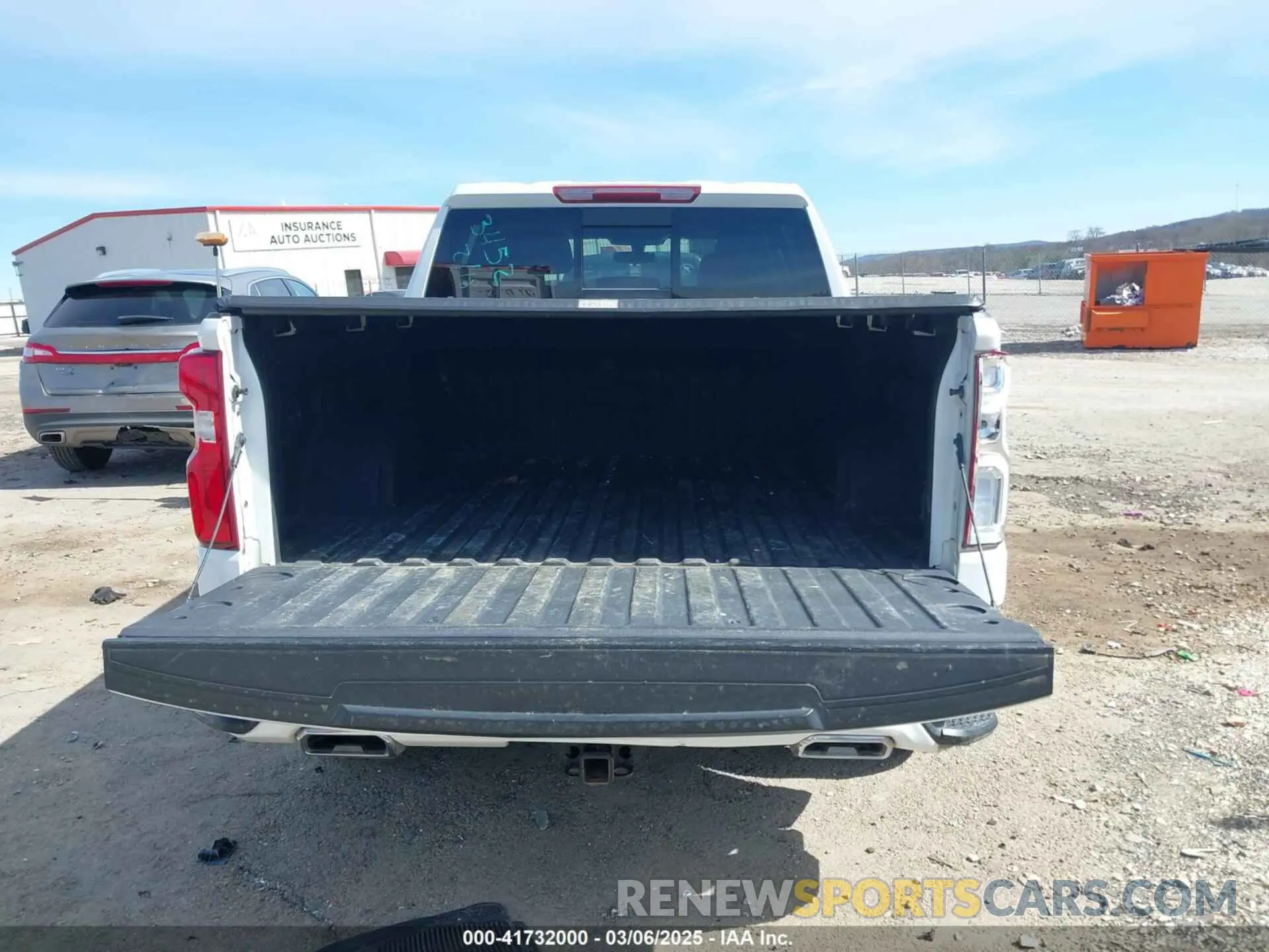 17 Photograph of a damaged car 3GCUYEET4MG243452 CHEVROLET SILVERADO 1500 2021