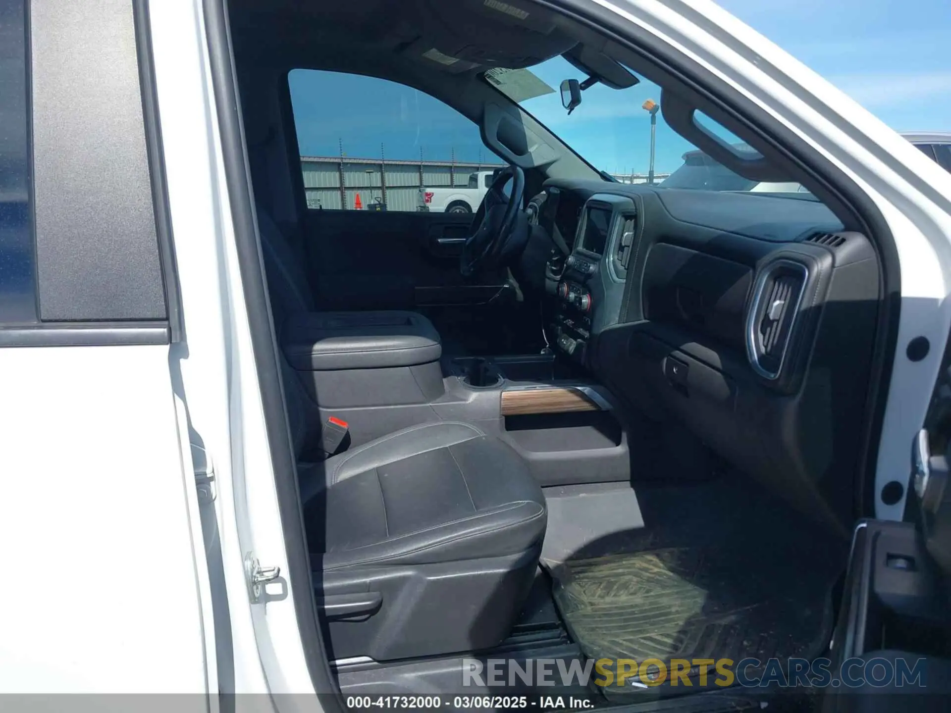5 Photograph of a damaged car 3GCUYEET4MG243452 CHEVROLET SILVERADO 1500 2021