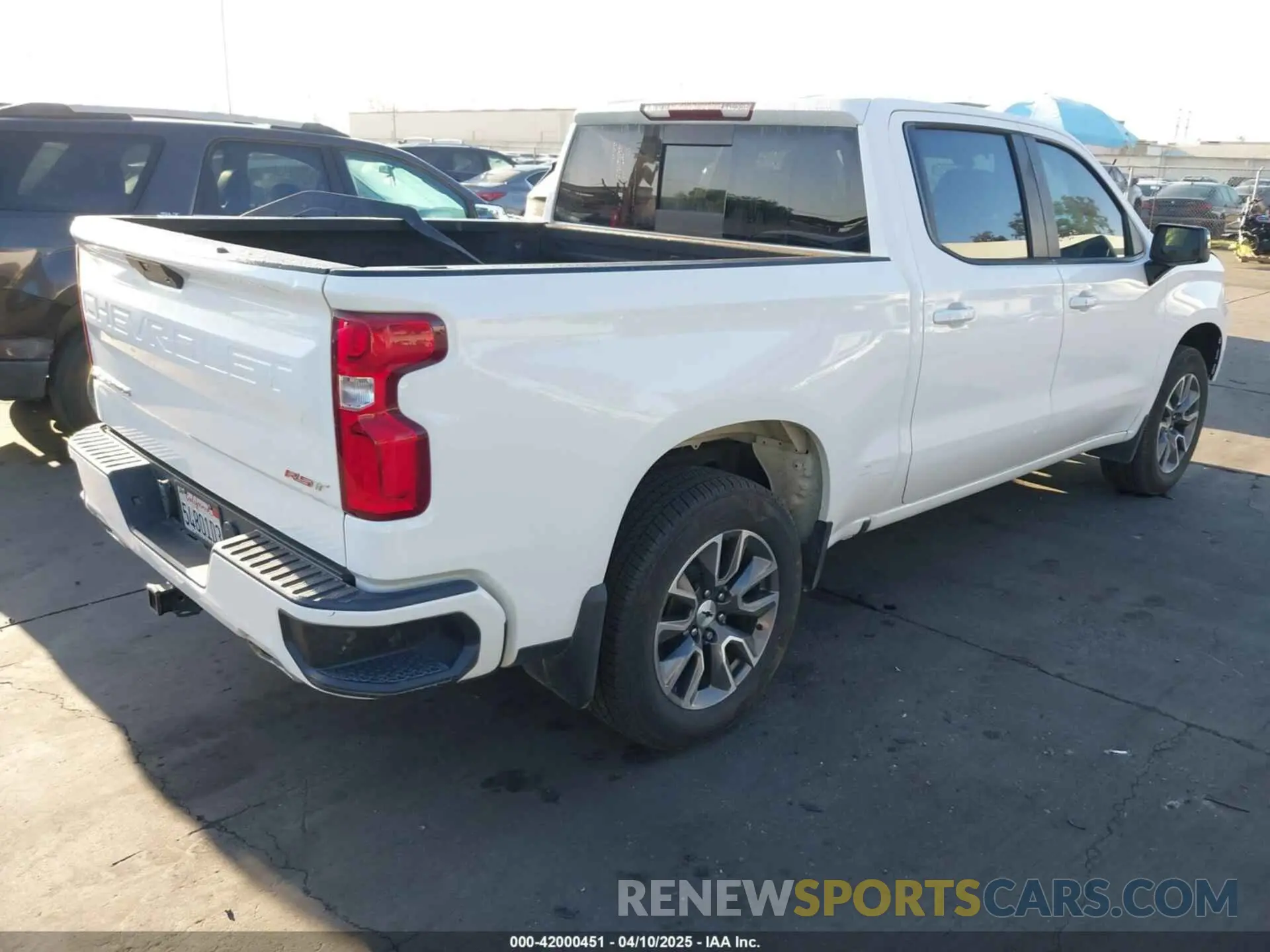 4 Photograph of a damaged car 3GCUYEET6MG194383 CHEVROLET SILVERADO 1500 2021