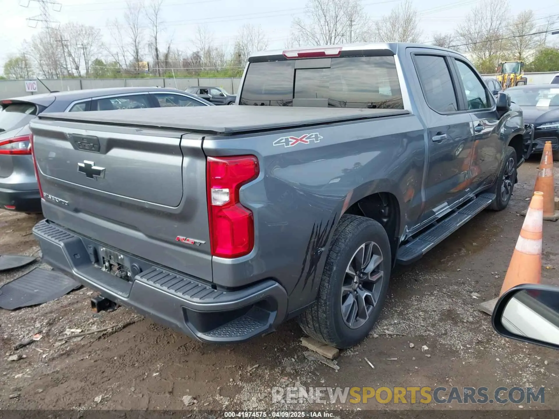 4 Photograph of a damaged car 3GCUYEET9MG373386 CHEVROLET SILVERADO 1500 2021