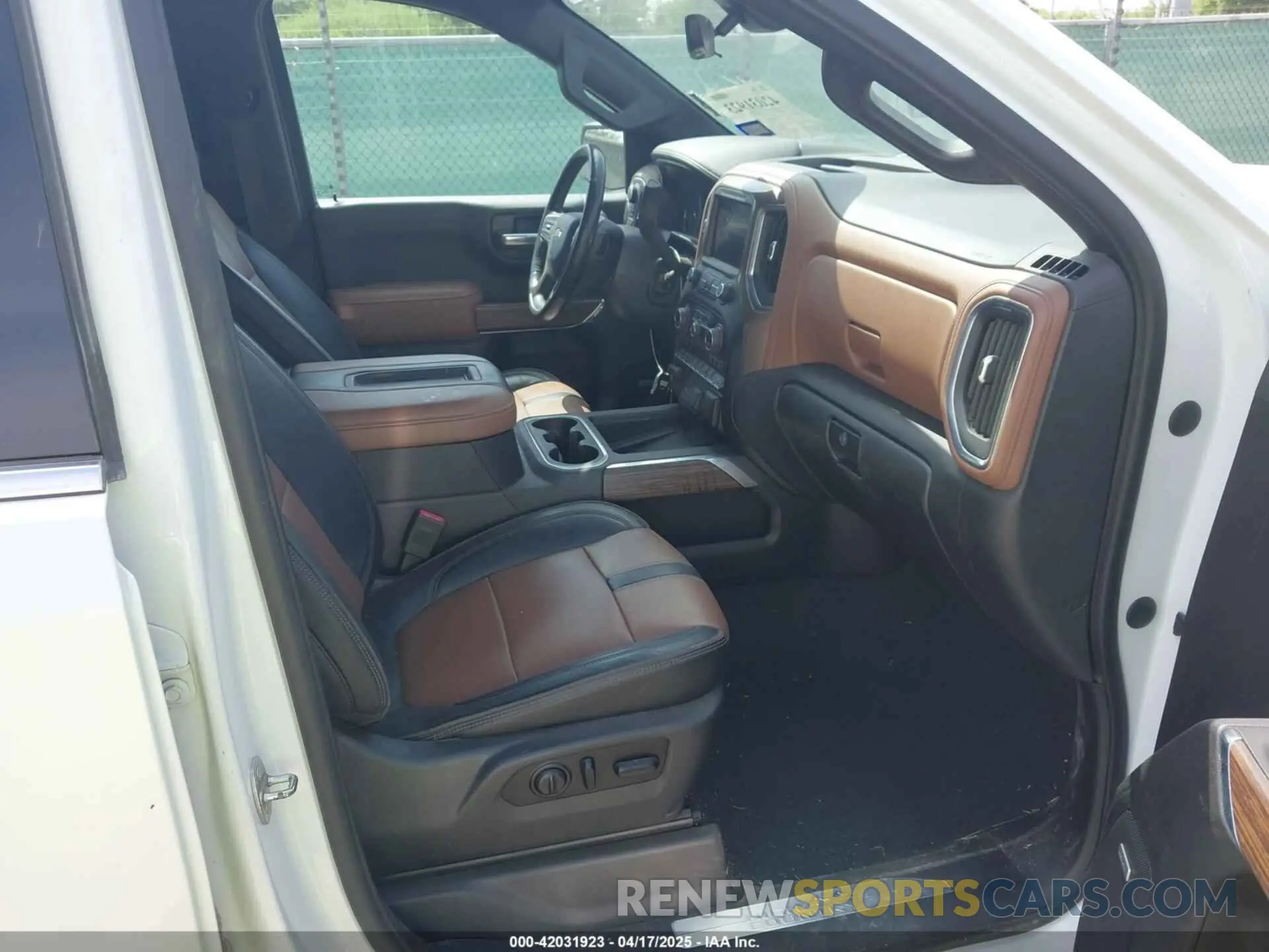 5 Photograph of a damaged car 3GCUYHELXMG220517 CHEVROLET SILVERADO 1500 2021