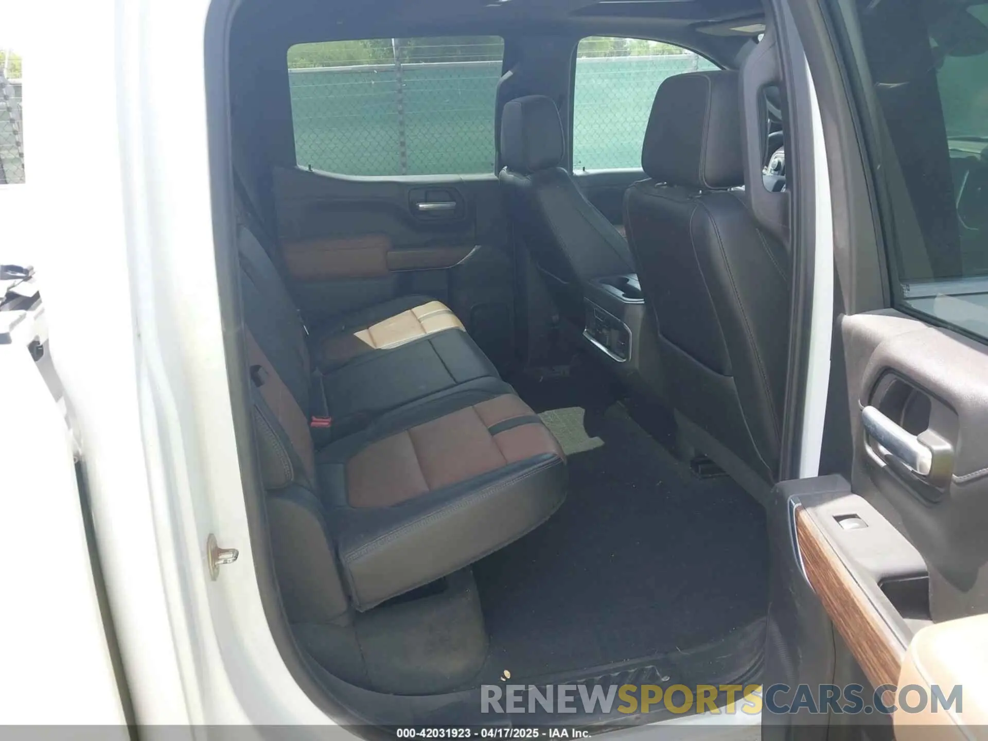 8 Photograph of a damaged car 3GCUYHELXMG220517 CHEVROLET SILVERADO 1500 2021