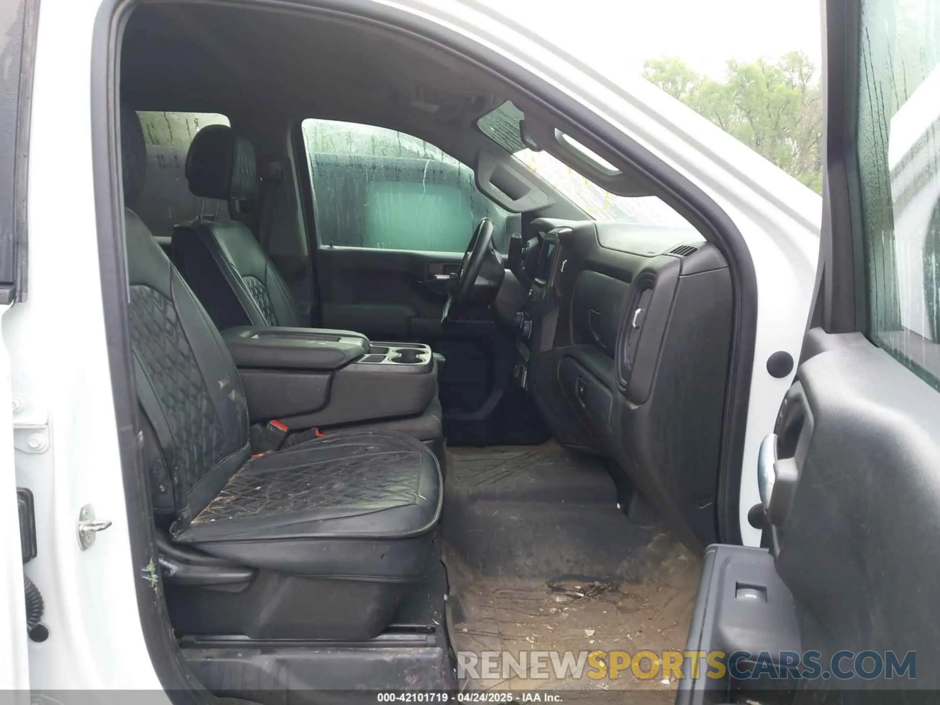 5 Photograph of a damaged car 1GCPDBEK3NZ610647 CHEVROLET SILVERADO 1500 2022