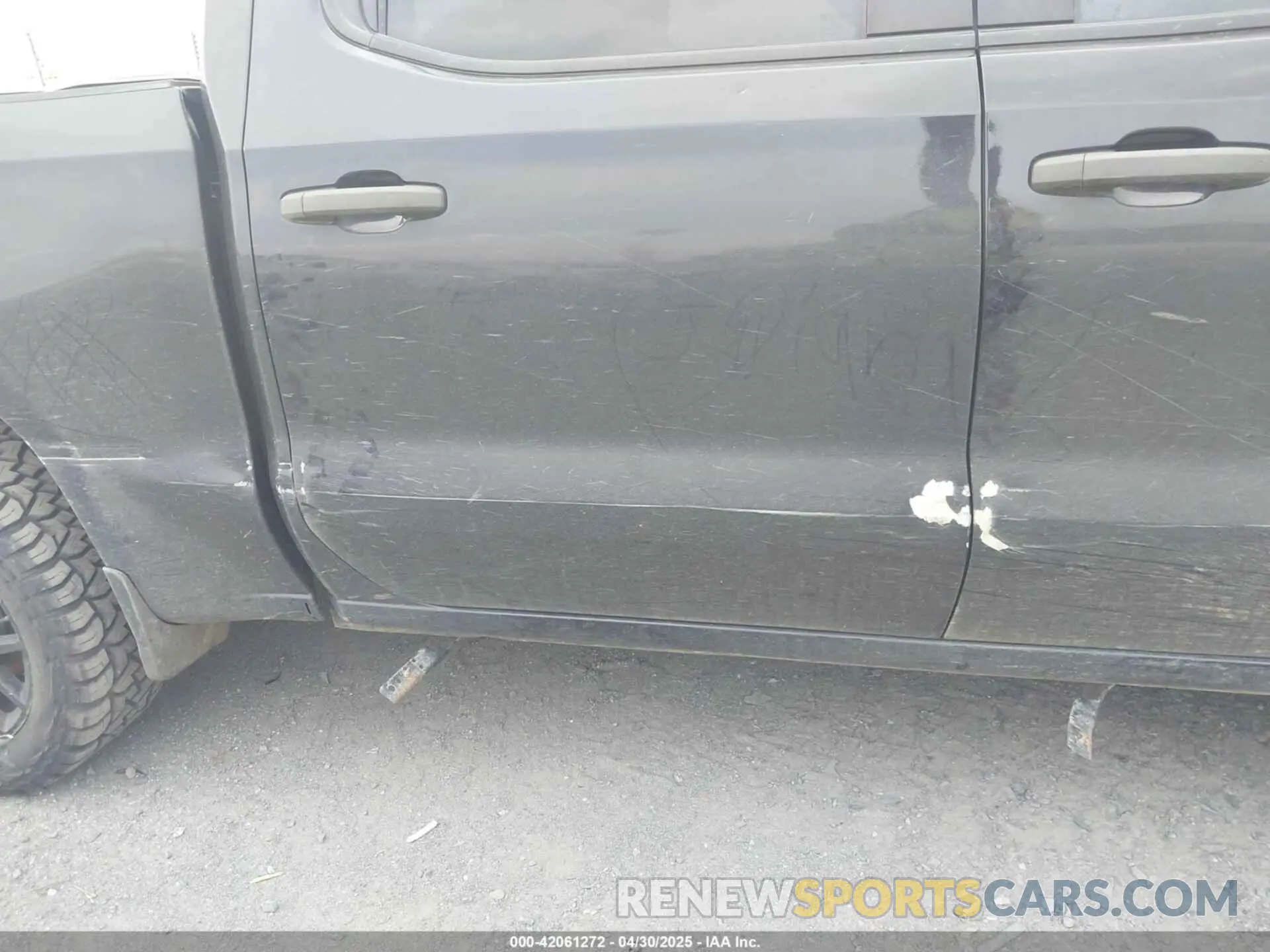 18 Photograph of a damaged car 1GCPDBEK4NZ633600 CHEVROLET SILVERADO 1500 2022