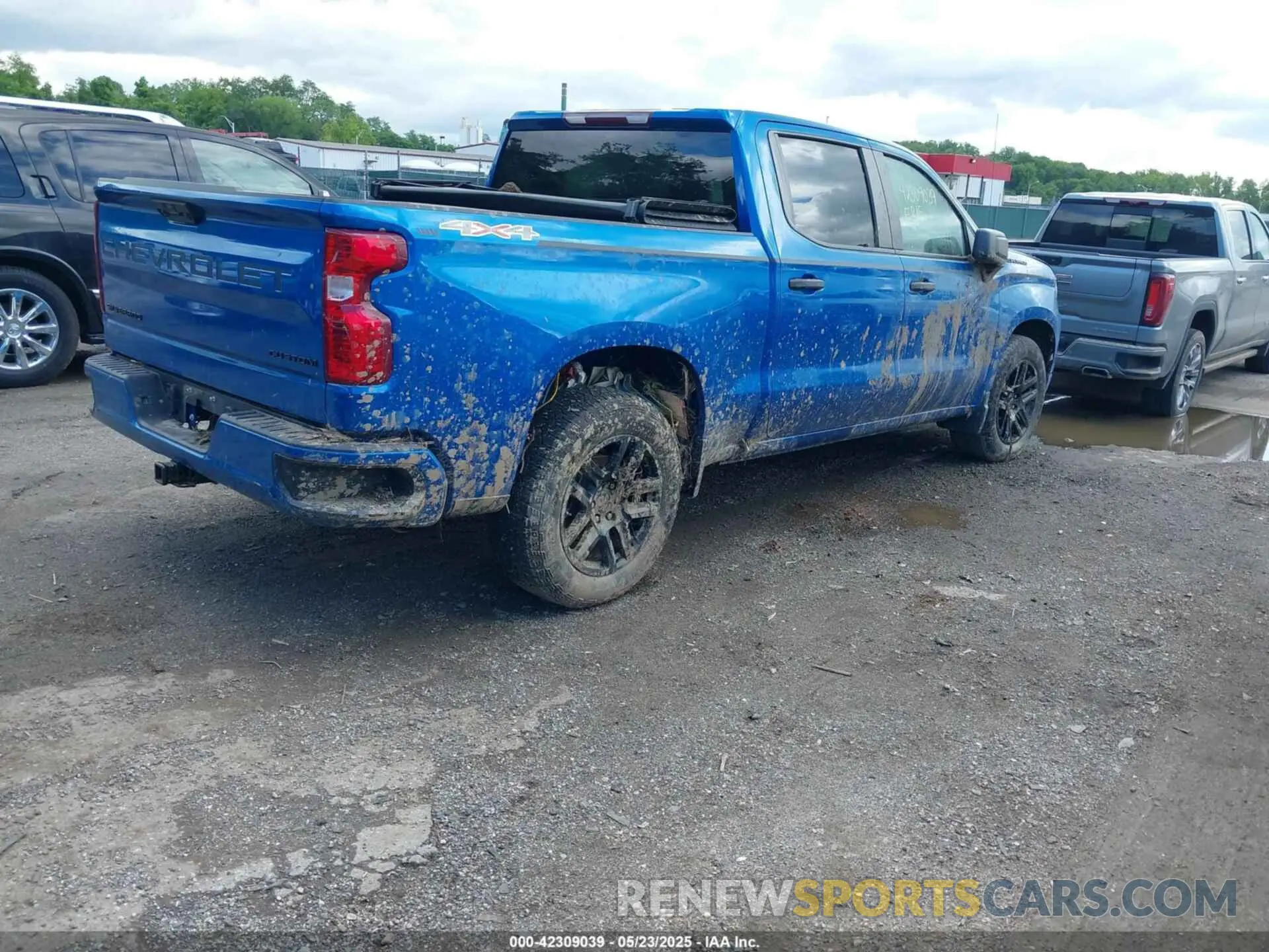 4 Photograph of a damaged car 1GCPDBEKXNZ527992 CHEVROLET SILVERADO 1500 2022