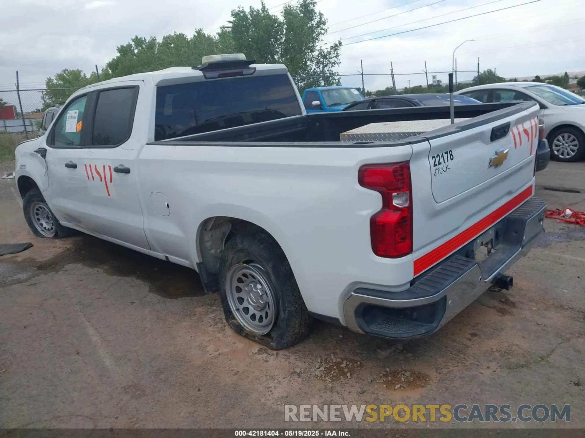 3 Photograph of a damaged car 1GCUDAED0NZ580537 CHEVROLET SILVERADO 1500 2022