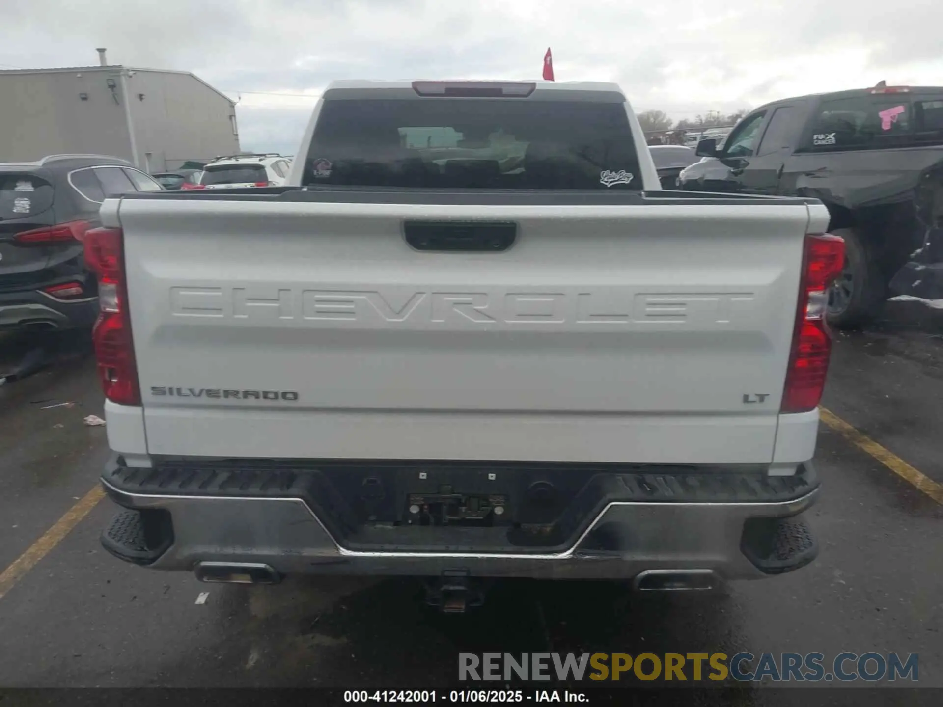 17 Photograph of a damaged car 1GCUDDED0NZ526205 CHEVROLET SILVERADO 1500 2022