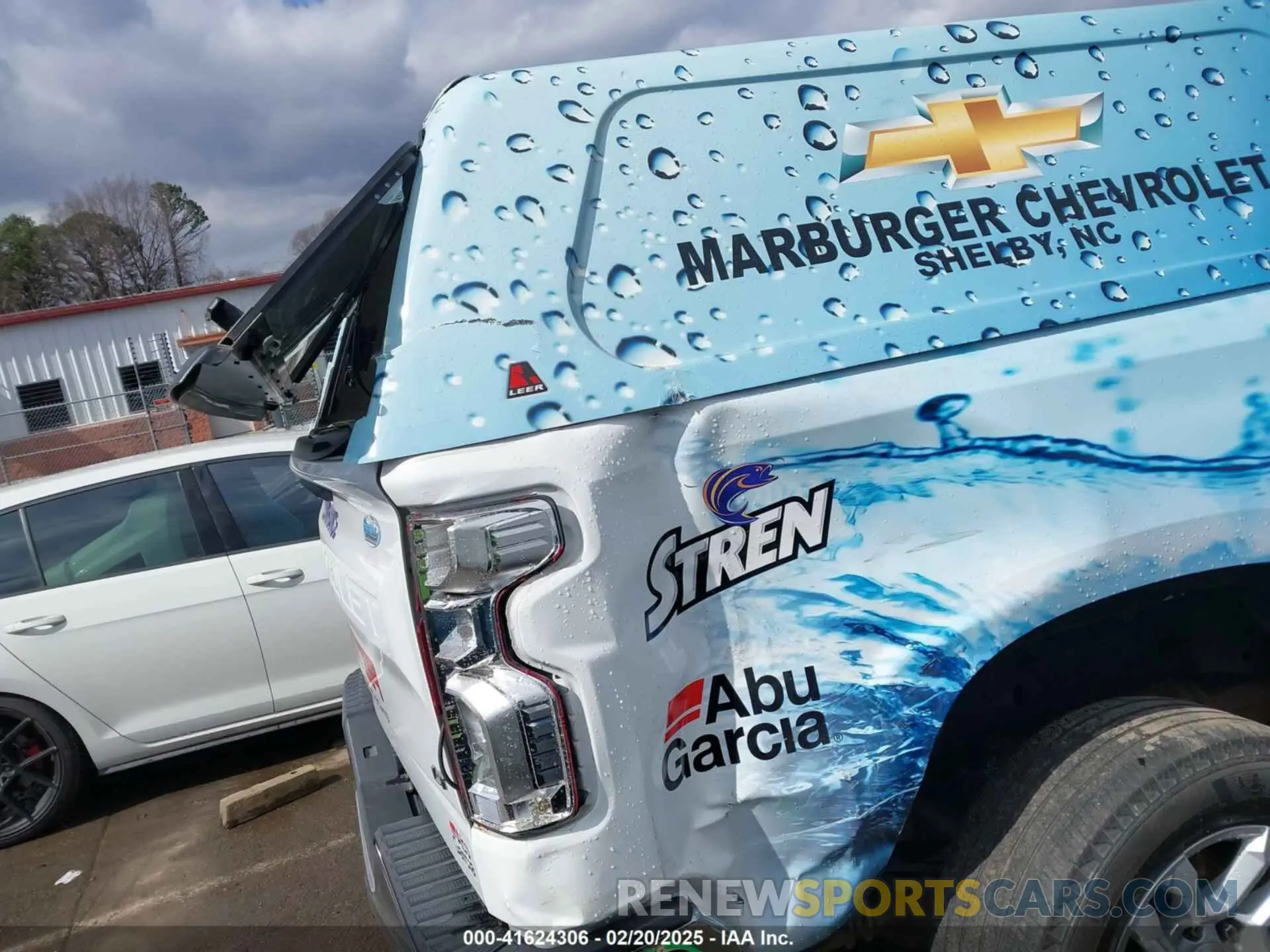 17 Photograph of a damaged car 1GCUDDED1NZ524429 CHEVROLET SILVERADO 1500 2022