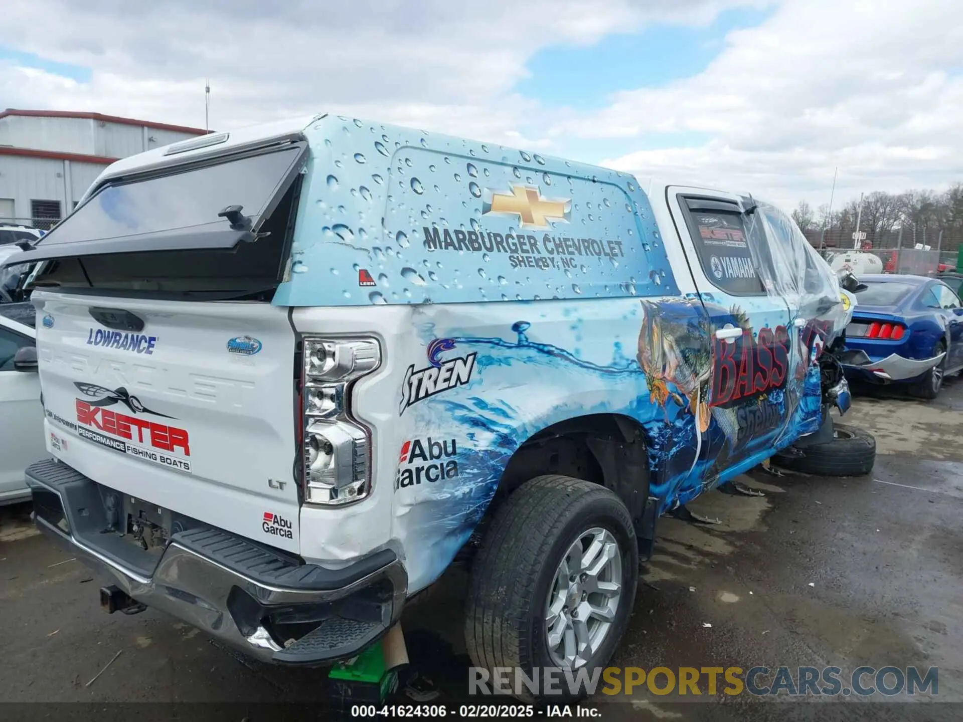 4 Photograph of a damaged car 1GCUDDED1NZ524429 CHEVROLET SILVERADO 1500 2022