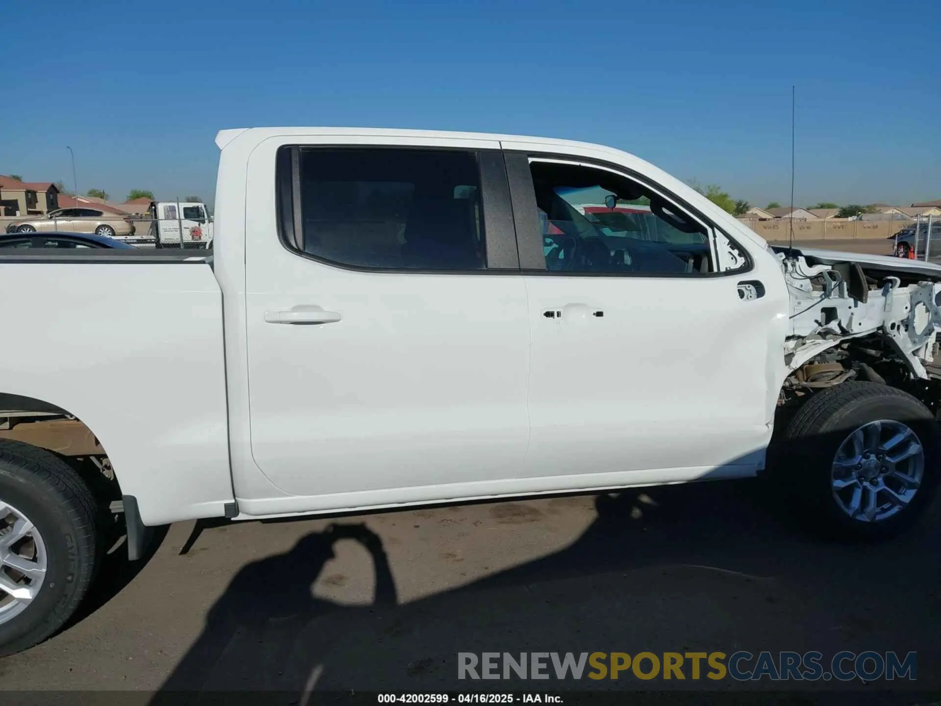 14 Photograph of a damaged car 1GCUDDEDXNZ537566 CHEVROLET SILVERADO 1500 2022