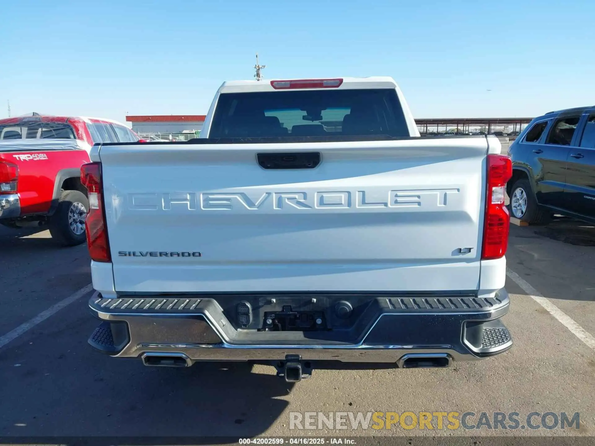 17 Photograph of a damaged car 1GCUDDEDXNZ537566 CHEVROLET SILVERADO 1500 2022