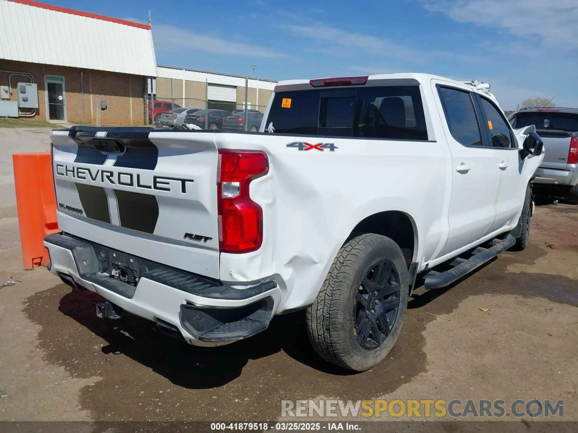 4 Photograph of a damaged car 1GCUDEED1NZ551197 CHEVROLET SILVERADO 1500 2022