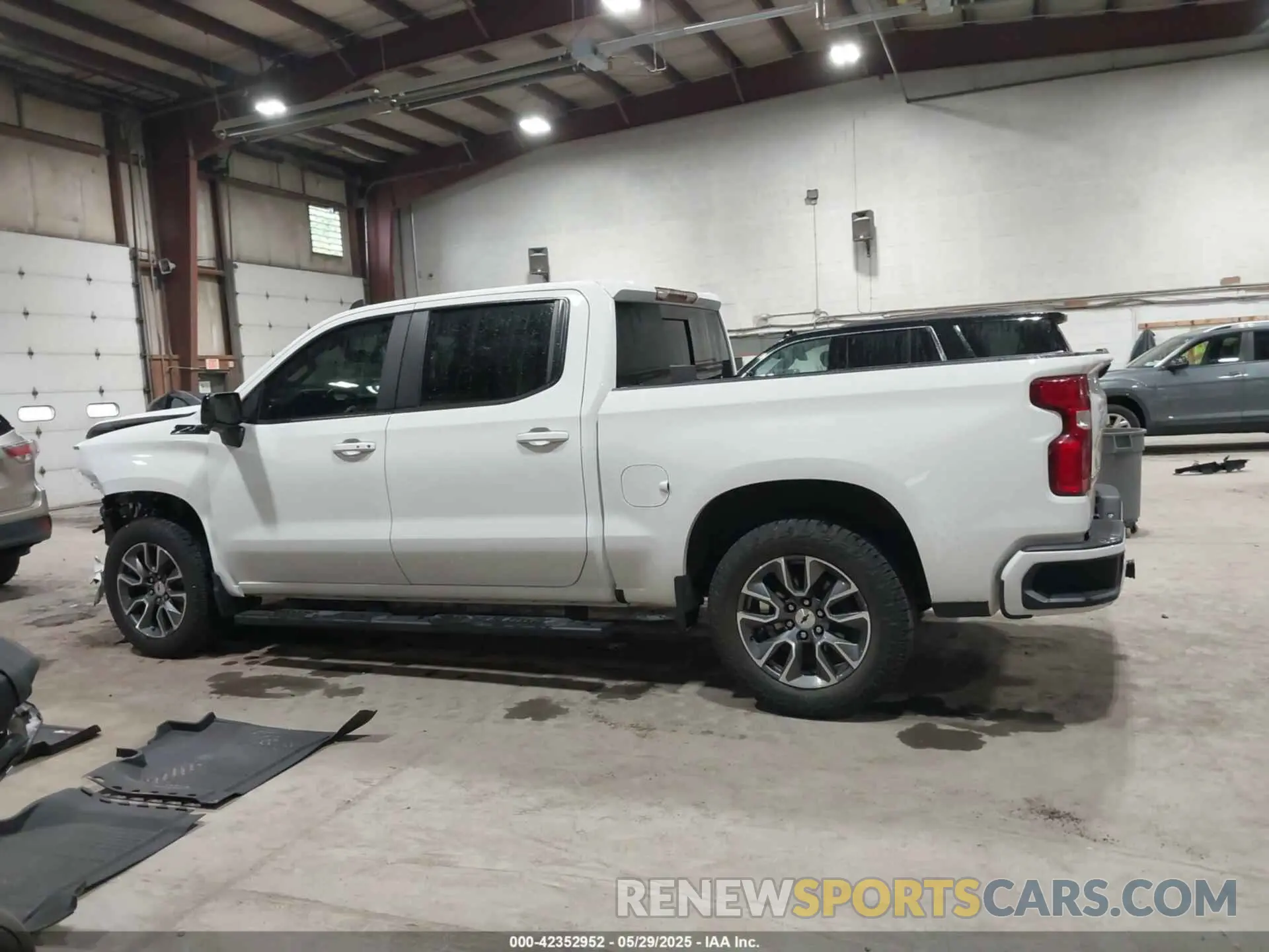 14 Photograph of a damaged car 1GCUDEED1NZ570249 CHEVROLET SILVERADO 1500 2022