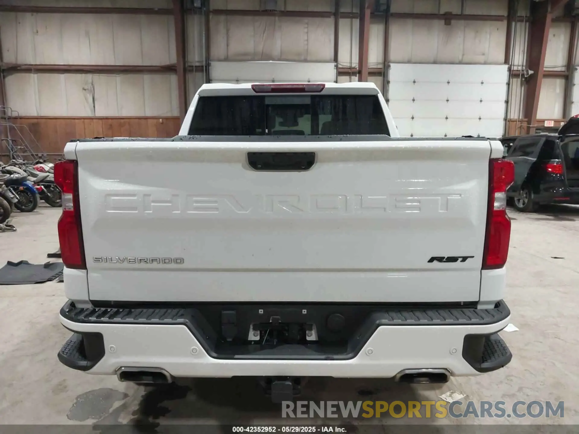 16 Photograph of a damaged car 1GCUDEED1NZ570249 CHEVROLET SILVERADO 1500 2022