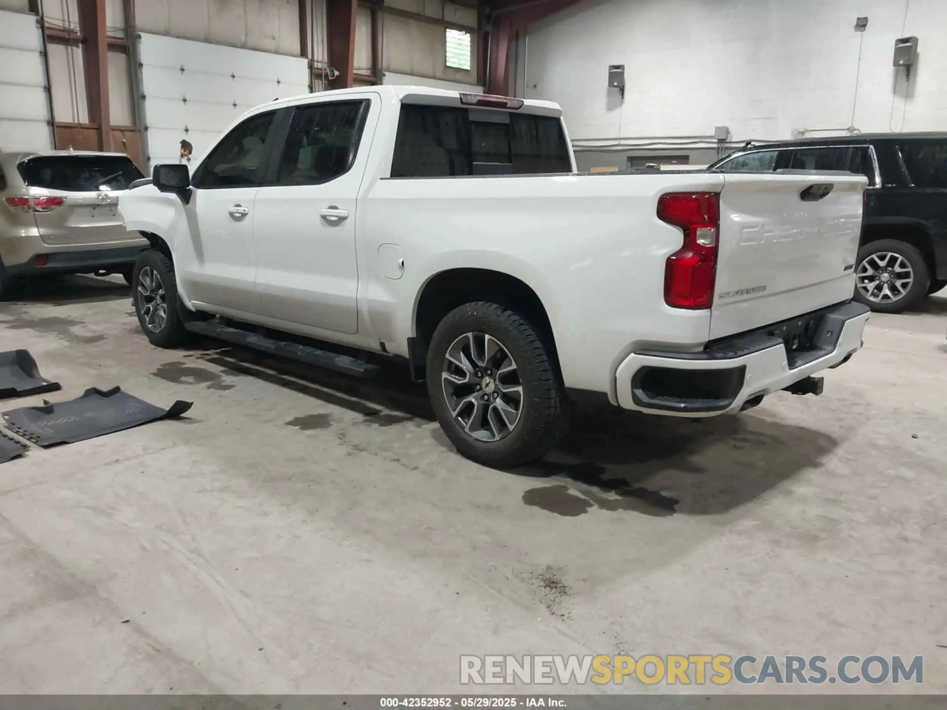 3 Photograph of a damaged car 1GCUDEED1NZ570249 CHEVROLET SILVERADO 1500 2022