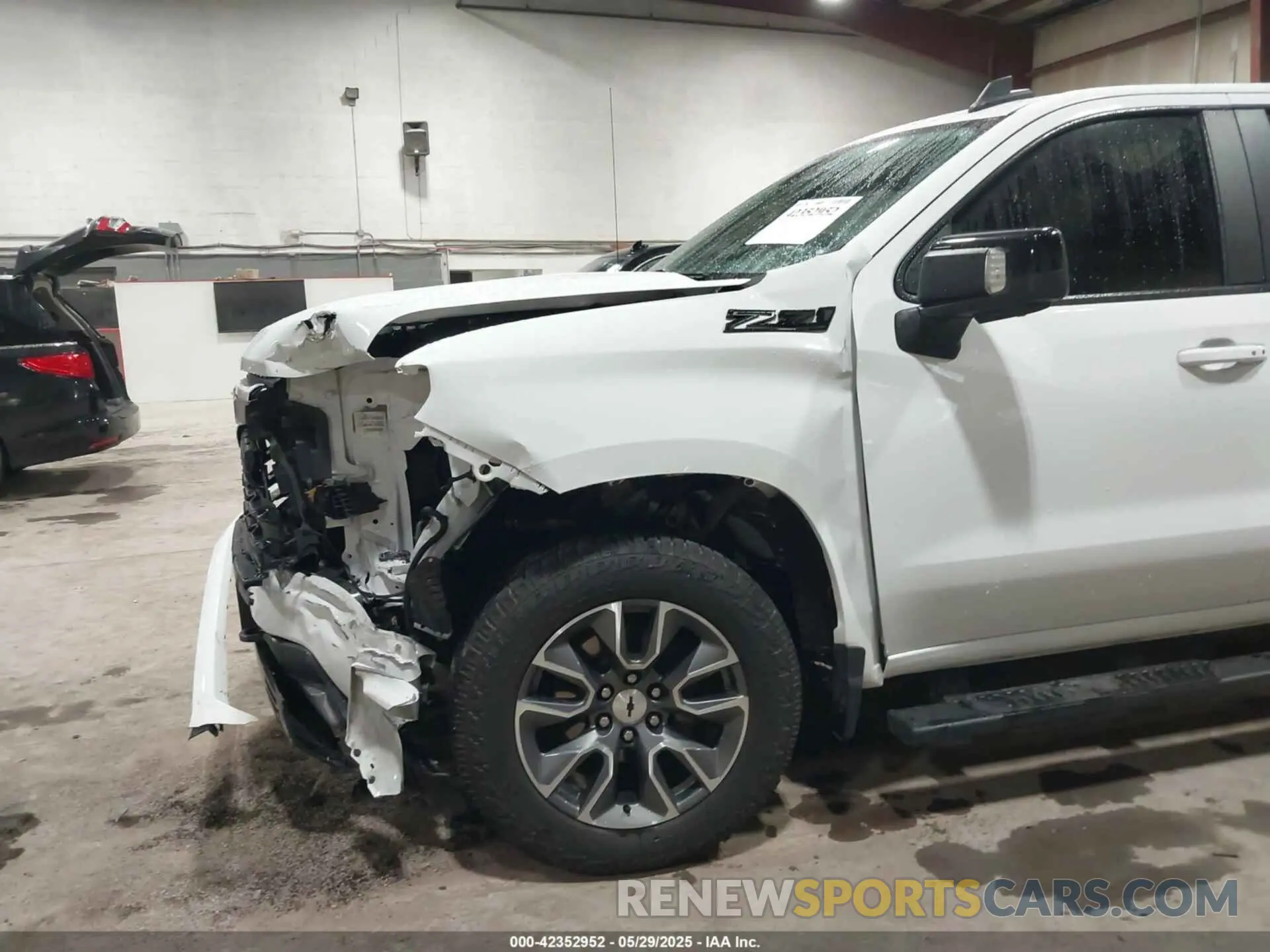 6 Photograph of a damaged car 1GCUDEED1NZ570249 CHEVROLET SILVERADO 1500 2022