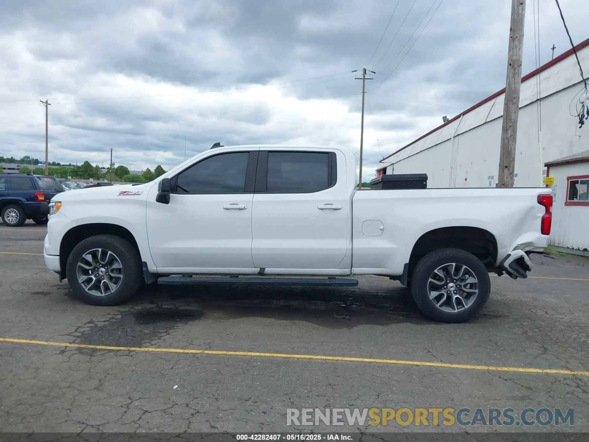 14 Photograph of a damaged car 1GCUDEED3NZ646621 CHEVROLET SILVERADO 1500 2022