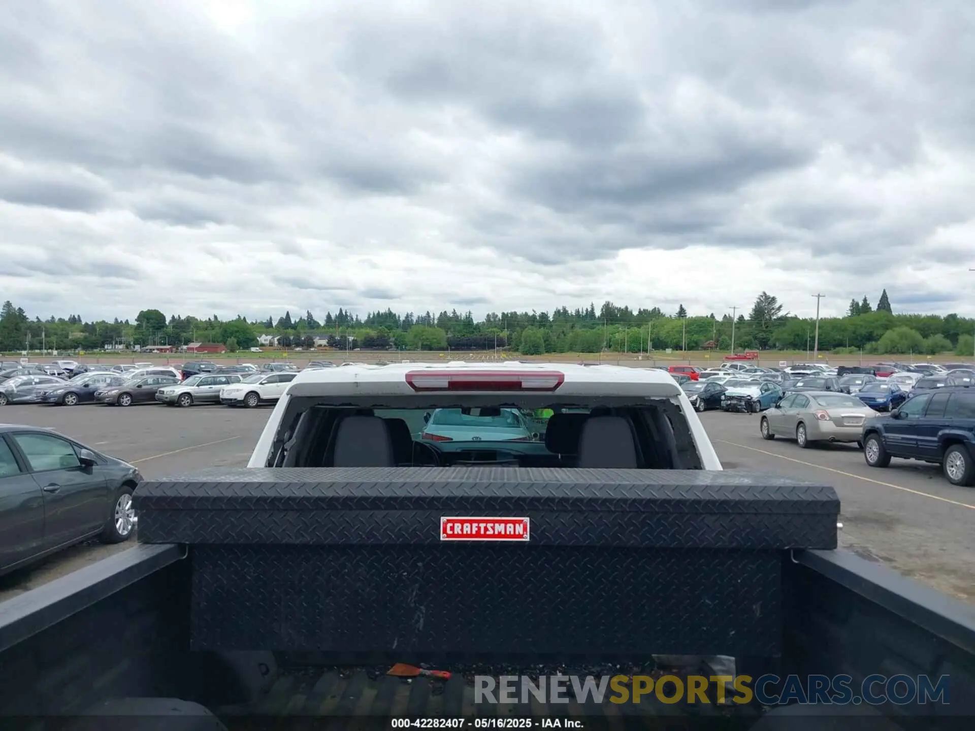 17 Photograph of a damaged car 1GCUDEED3NZ646621 CHEVROLET SILVERADO 1500 2022