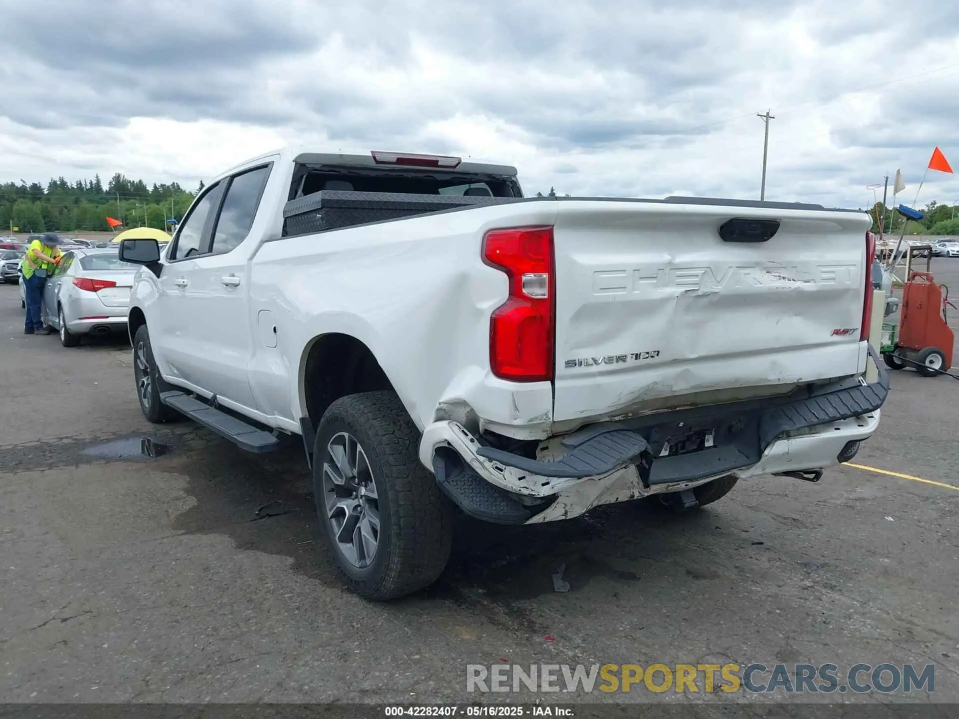 3 Photograph of a damaged car 1GCUDEED3NZ646621 CHEVROLET SILVERADO 1500 2022
