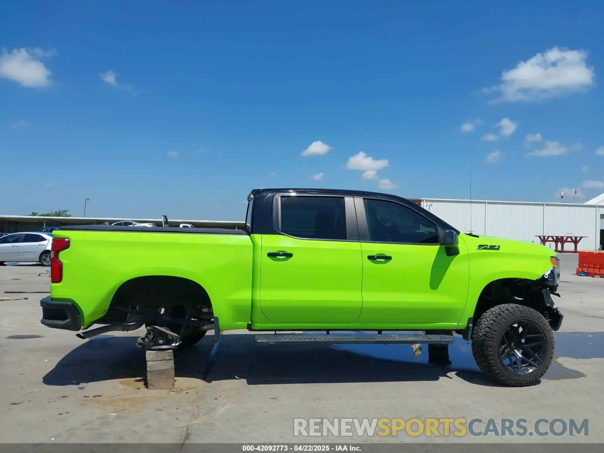 14 Photograph of a damaged car 1GCUDEED7NZ585337 CHEVROLET SILVERADO 1500 2022