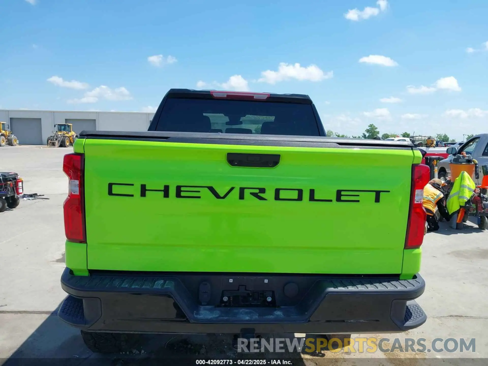 17 Photograph of a damaged car 1GCUDEED7NZ585337 CHEVROLET SILVERADO 1500 2022