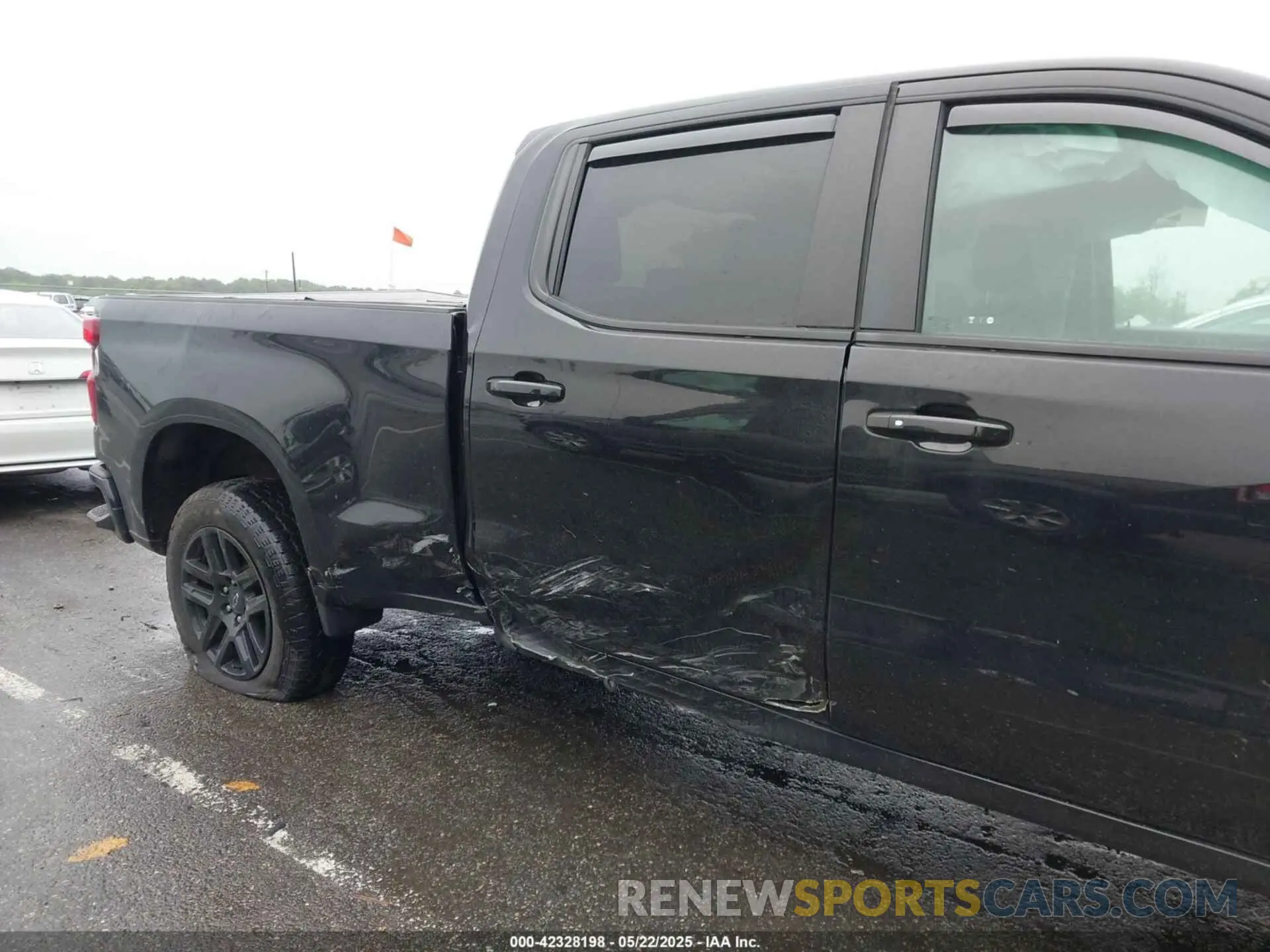 6 Photograph of a damaged car 1GCUDEED7NZ638375 CHEVROLET SILVERADO 1500 2022