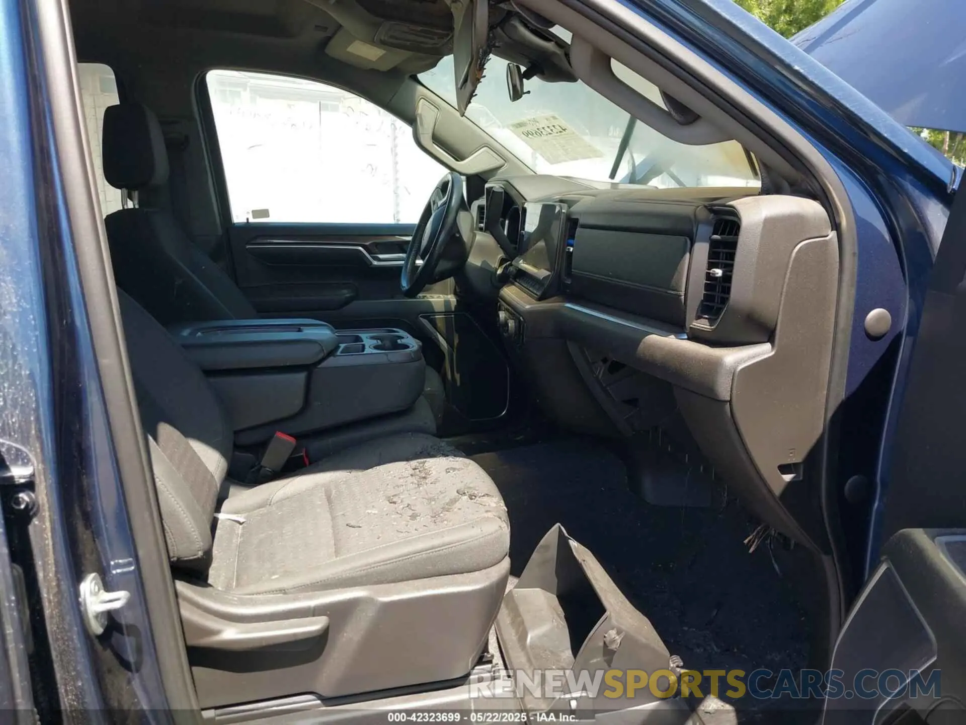 5 Photograph of a damaged car 1GCUDEED8NZ636408 CHEVROLET SILVERADO 1500 2022