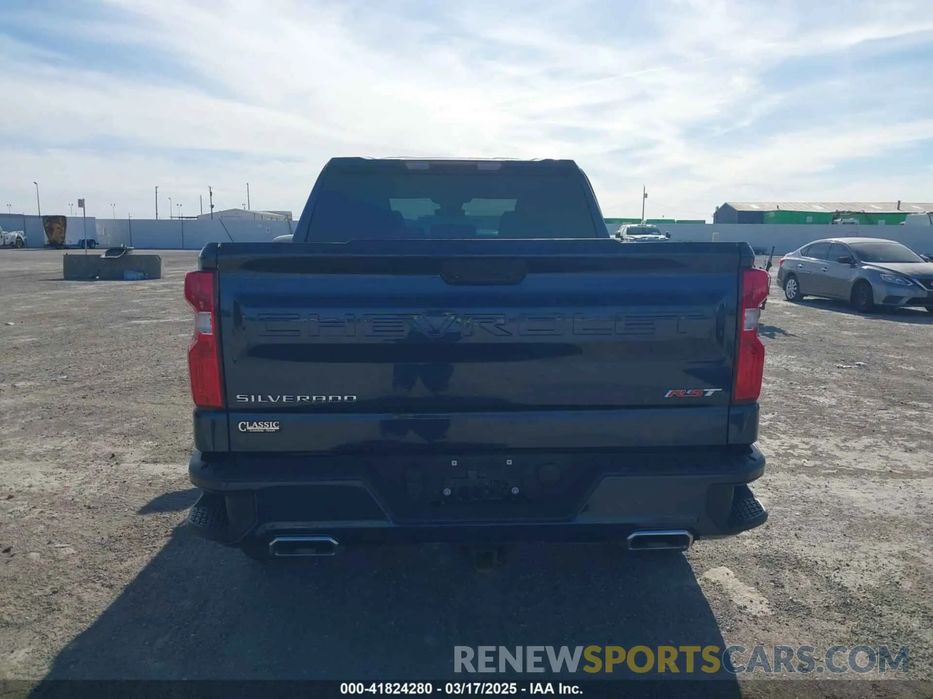 17 Photograph of a damaged car 1GCUDEED9NZ629743 CHEVROLET SILVERADO 1500 2022
