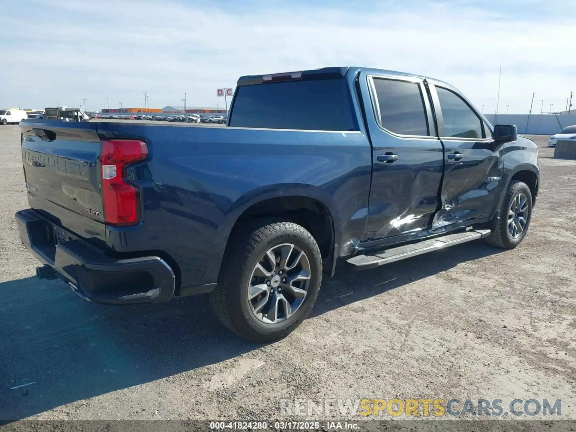4 Photograph of a damaged car 1GCUDEED9NZ629743 CHEVROLET SILVERADO 1500 2022