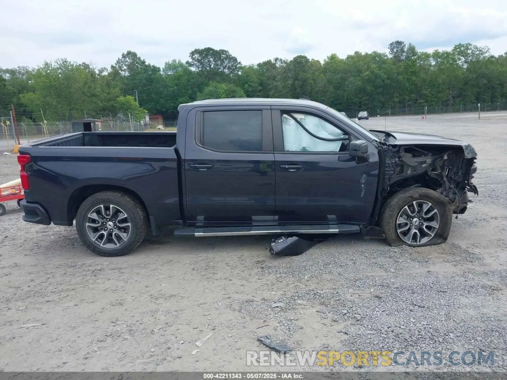 13 Photograph of a damaged car 1GCUDEEDXNZ531126 CHEVROLET SILVERADO 1500 2022