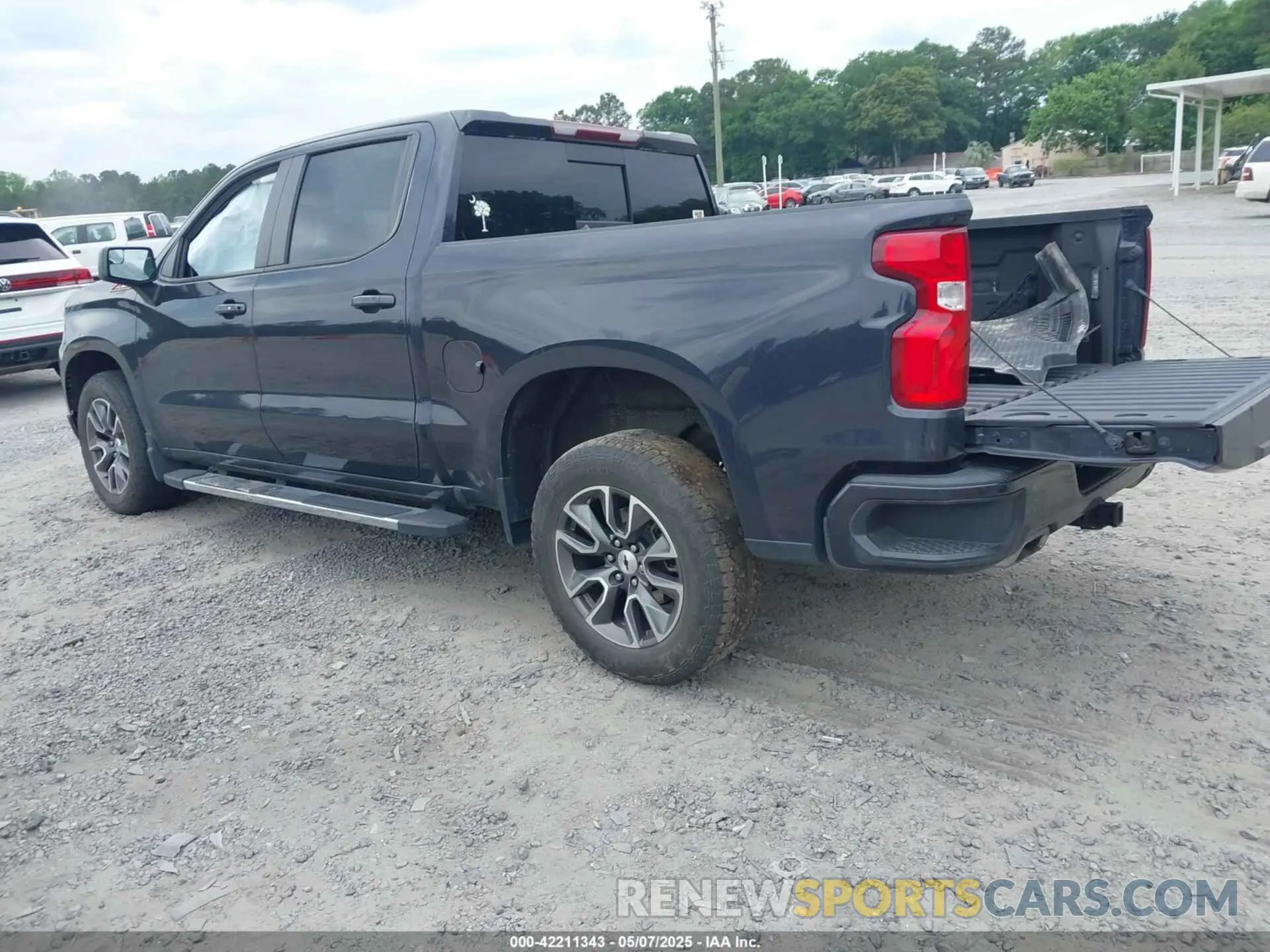 3 Photograph of a damaged car 1GCUDEEDXNZ531126 CHEVROLET SILVERADO 1500 2022