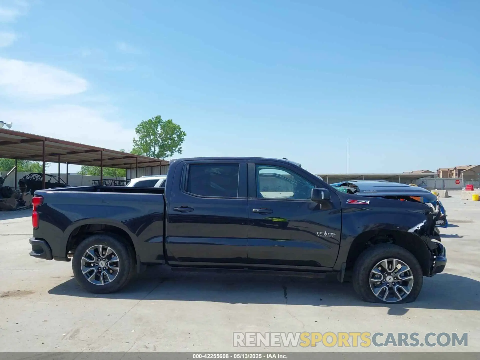 14 Photograph of a damaged car 1GCUDEET2NZ520287 CHEVROLET SILVERADO 1500 2022