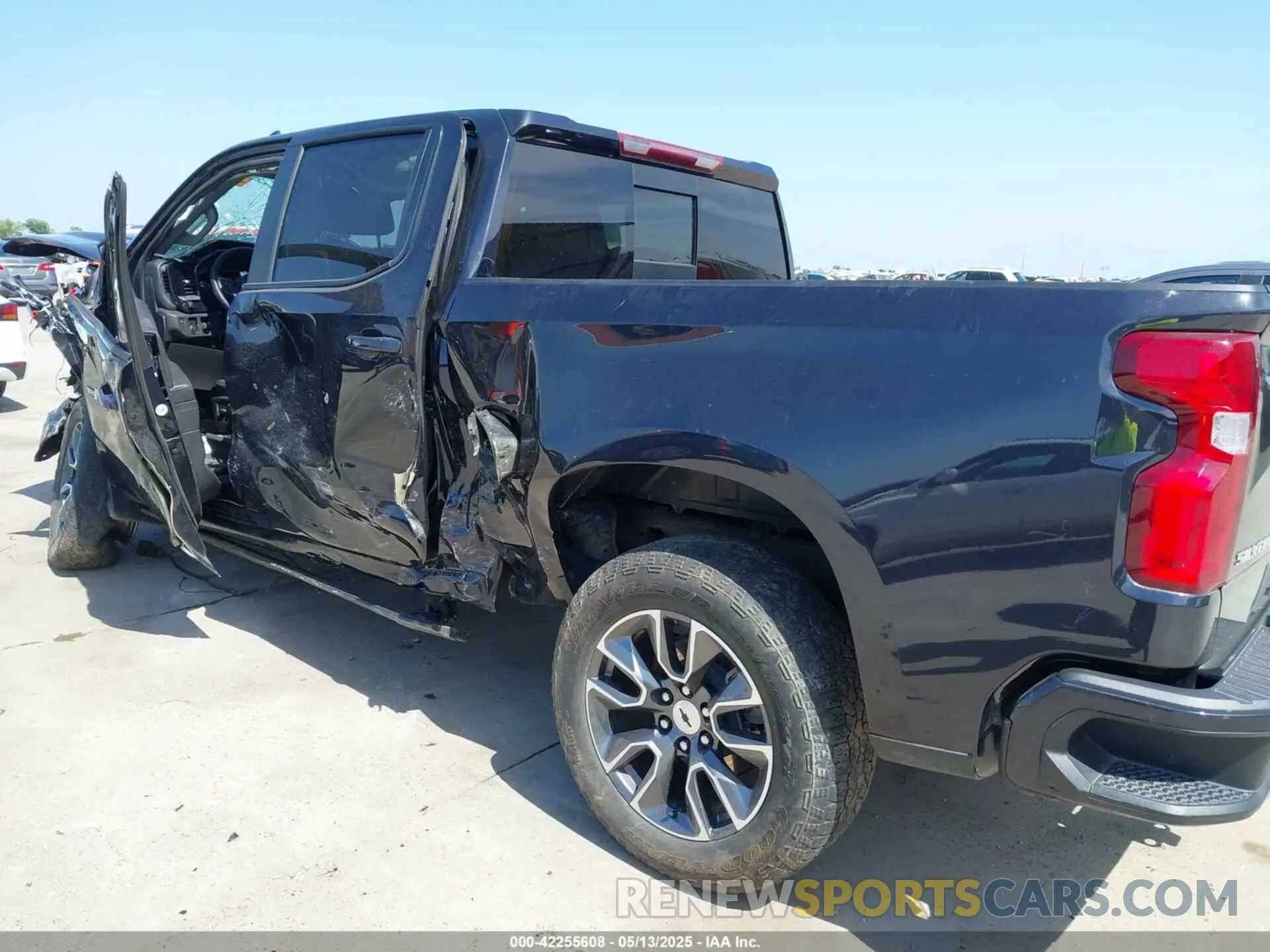 18 Photograph of a damaged car 1GCUDEET2NZ520287 CHEVROLET SILVERADO 1500 2022