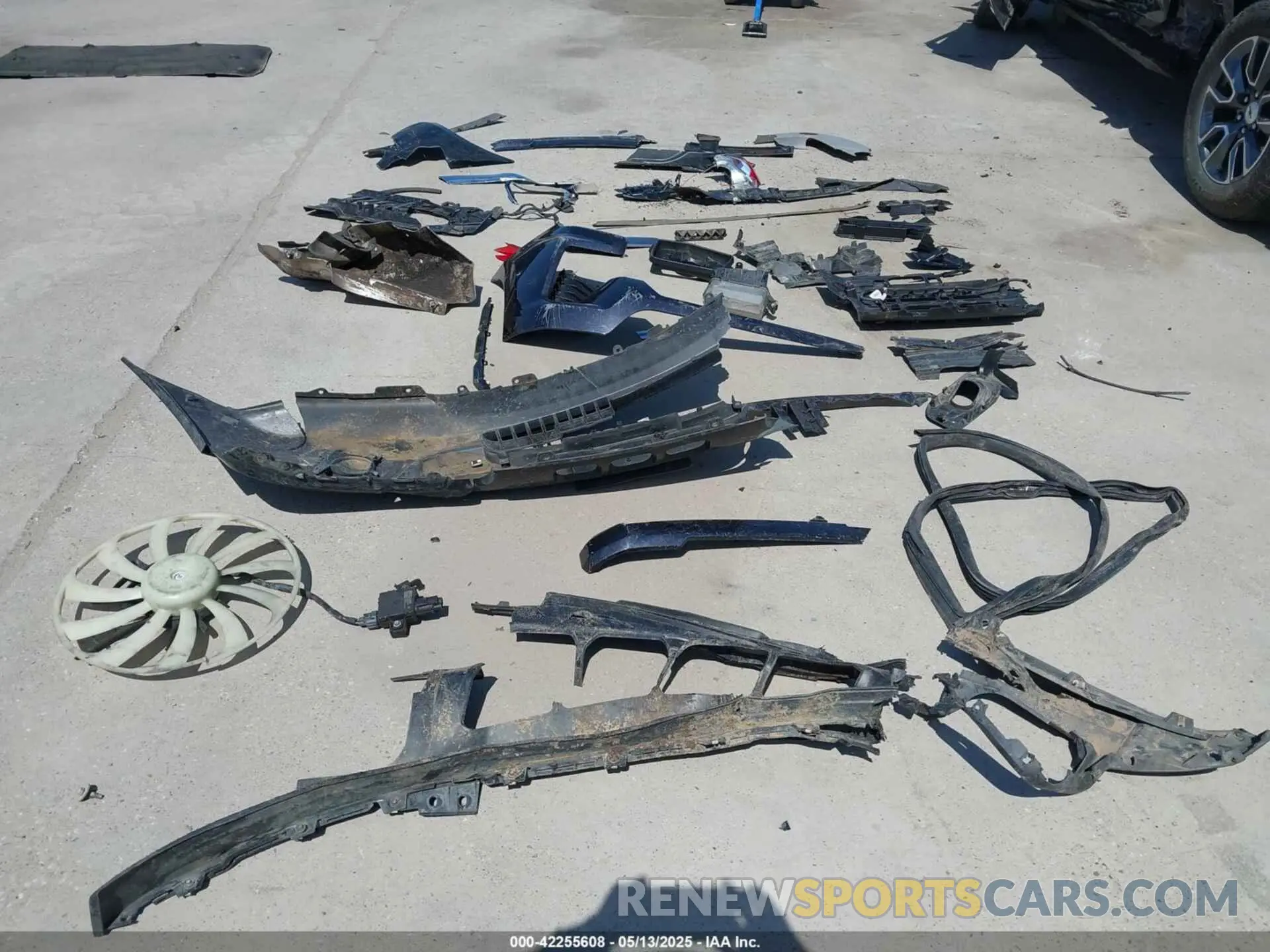 19 Photograph of a damaged car 1GCUDEET2NZ520287 CHEVROLET SILVERADO 1500 2022
