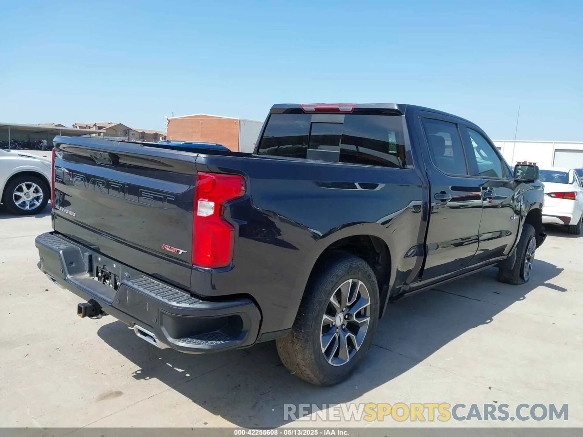 4 Photograph of a damaged car 1GCUDEET2NZ520287 CHEVROLET SILVERADO 1500 2022
