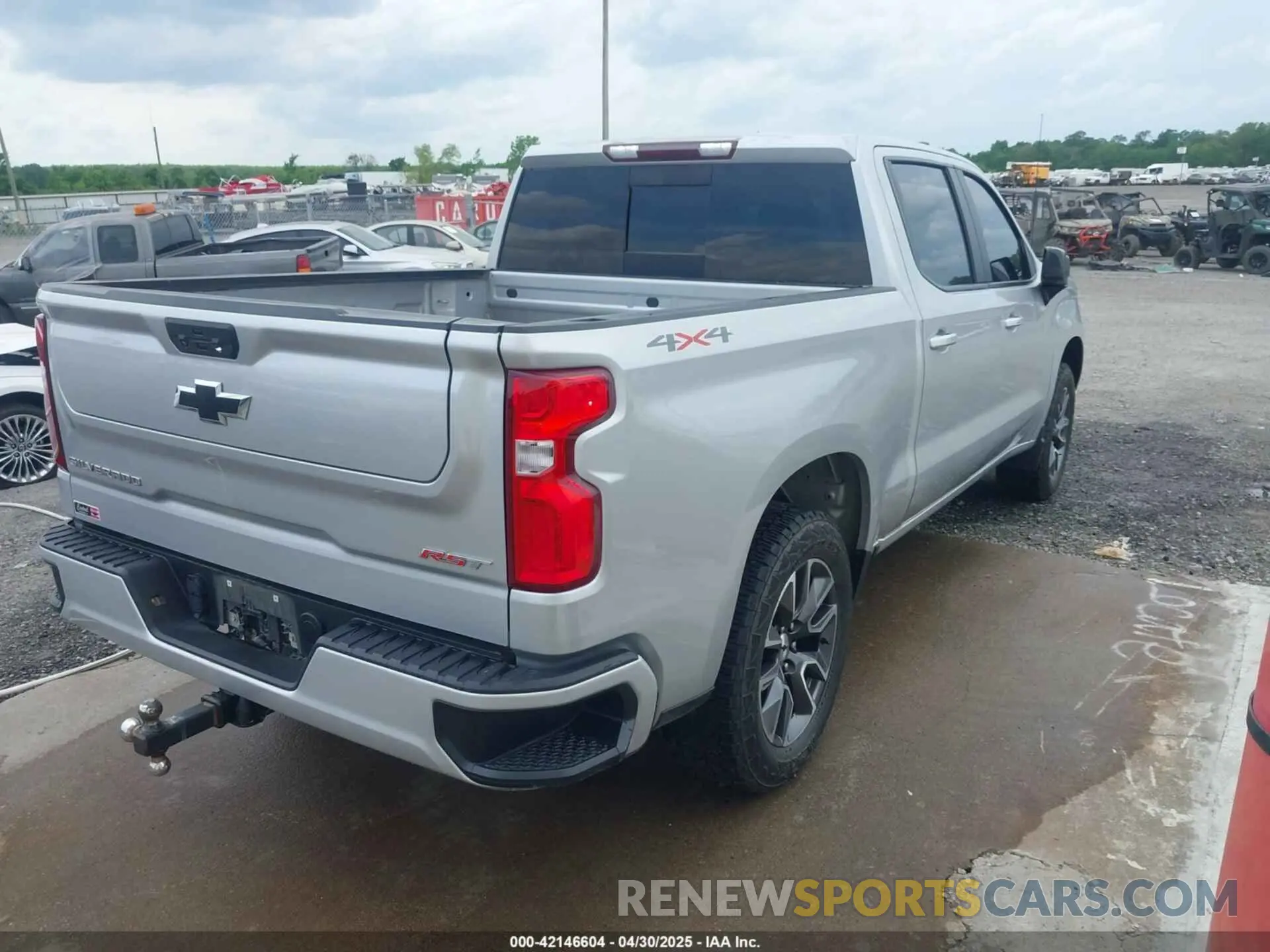 4 Photograph of a damaged car 1GCUDEET8NZ571342 CHEVROLET SILVERADO 1500 2022
