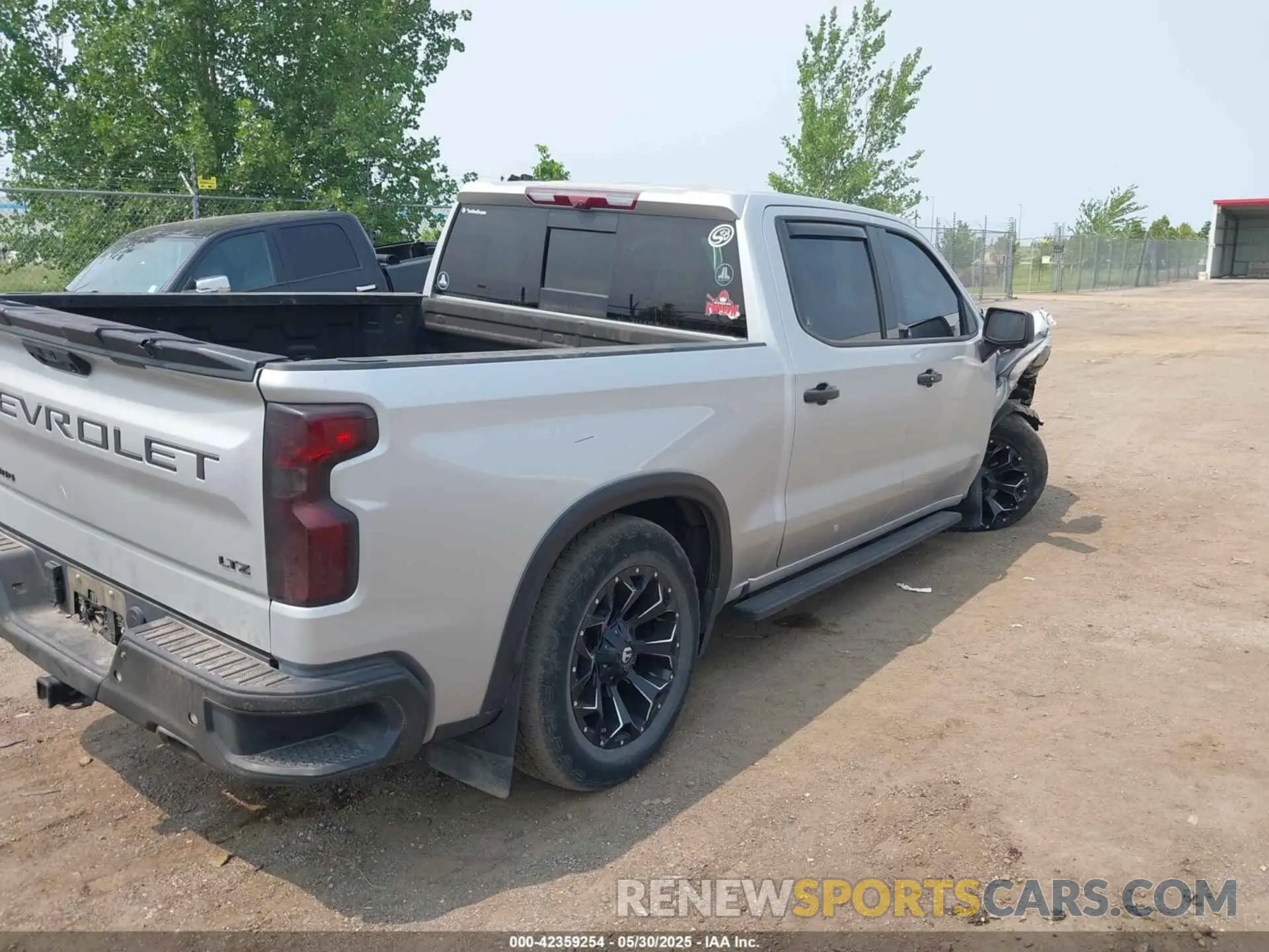 4 Photograph of a damaged car 1GCUDGED4NZ504659 CHEVROLET SILVERADO 1500 2022