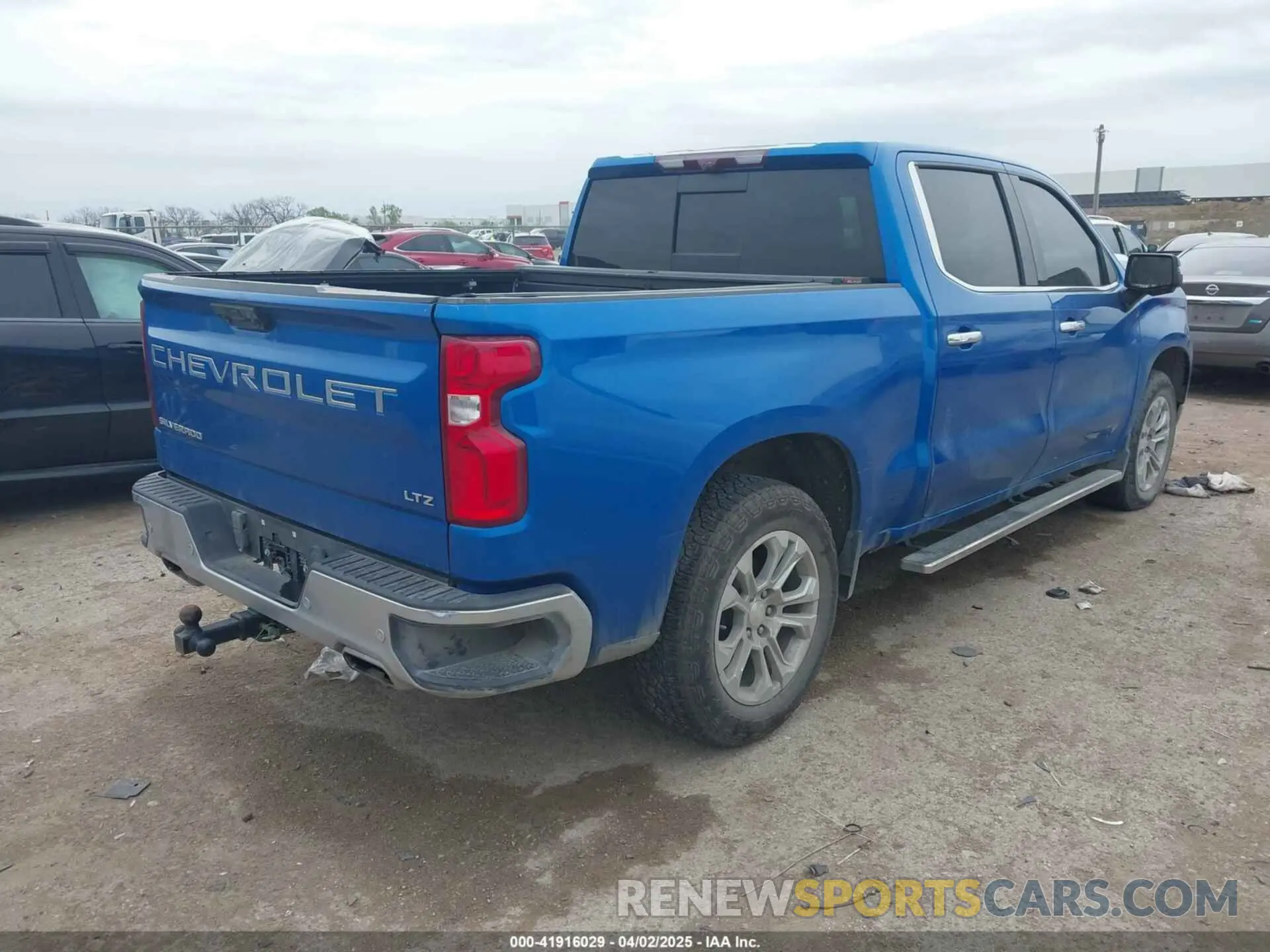 4 Photograph of a damaged car 1GCUDGED6NZ534956 CHEVROLET SILVERADO 1500 2022