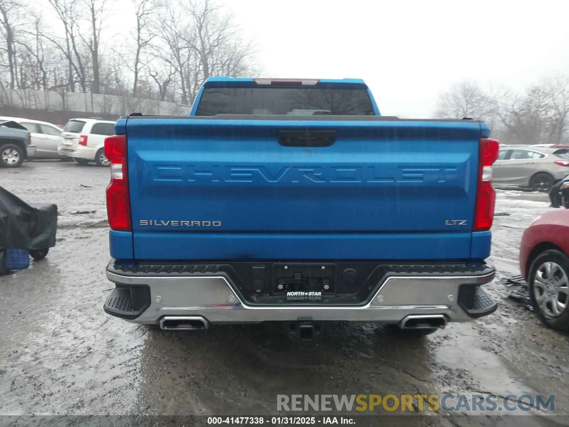 17 Photograph of a damaged car 1GCUDGED7NZ555928 CHEVROLET SILVERADO 1500 2022