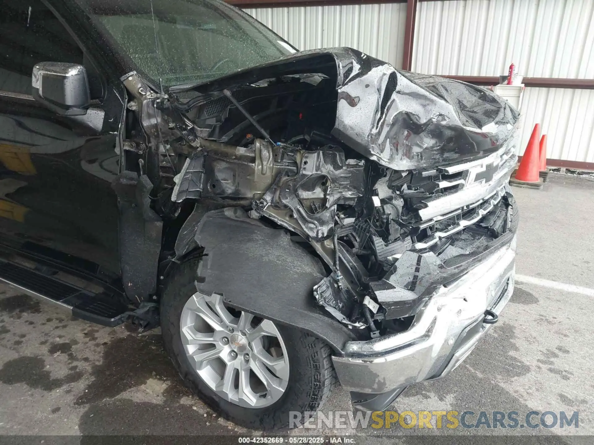 17 Photograph of a damaged car 1GCUDGED9NZ539780 CHEVROLET SILVERADO 1500 2022