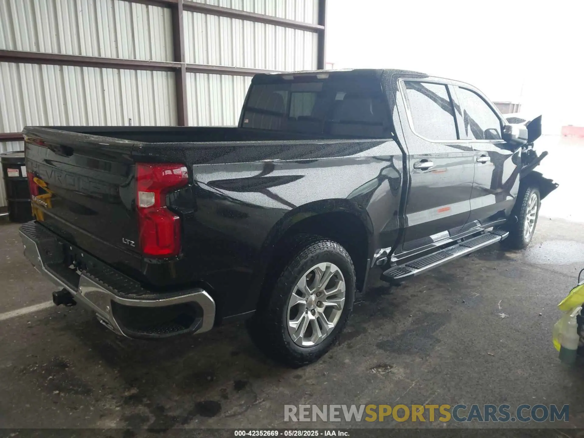 4 Photograph of a damaged car 1GCUDGED9NZ539780 CHEVROLET SILVERADO 1500 2022